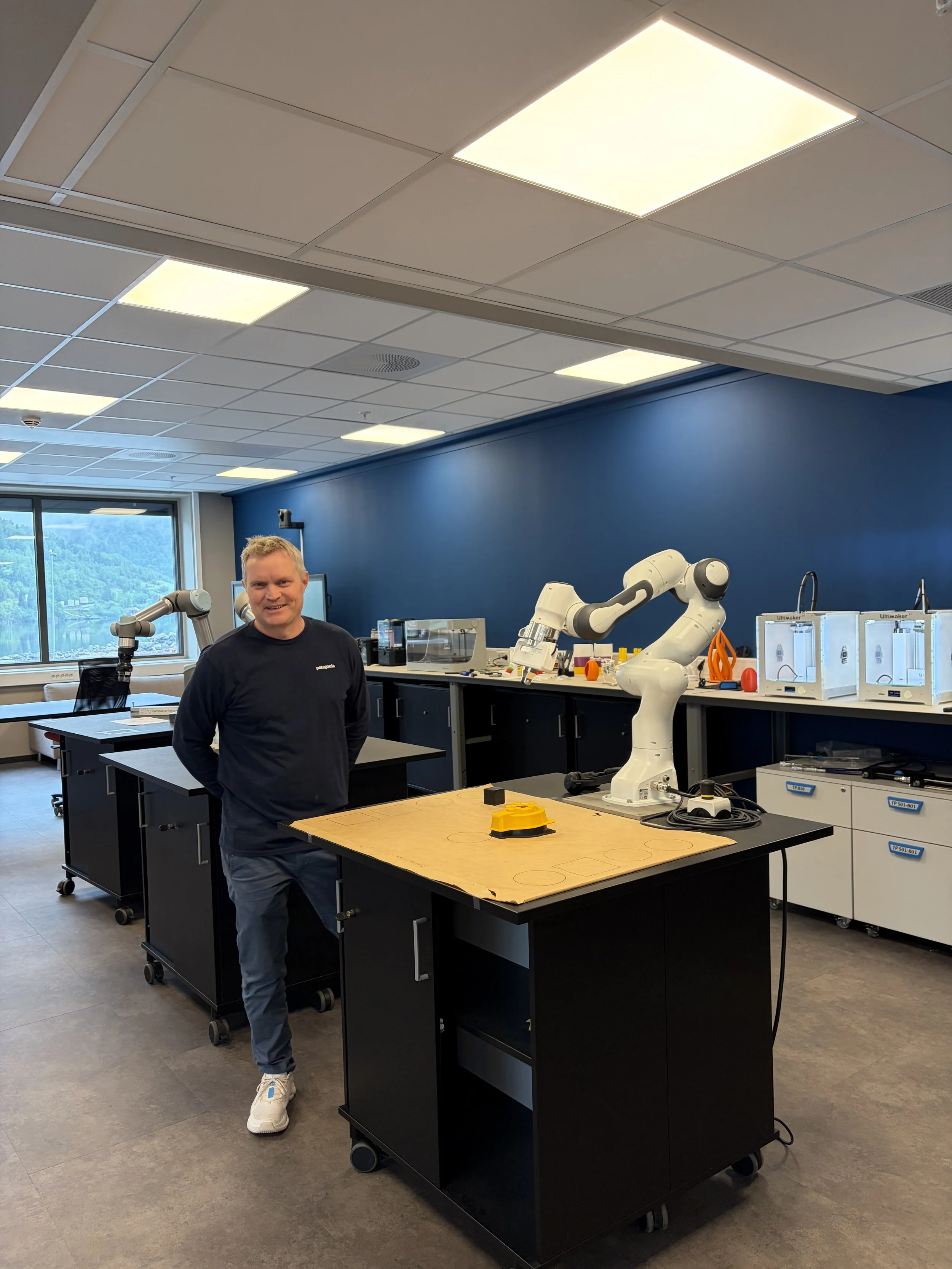 Det skjer mykje spennande på laben til Fagskulen. Gjennom 3D-printing og ulike oppdrag frå næringslivet får studentane jobbe med reelle prosjekt – som årets logo til Førdefestivalen