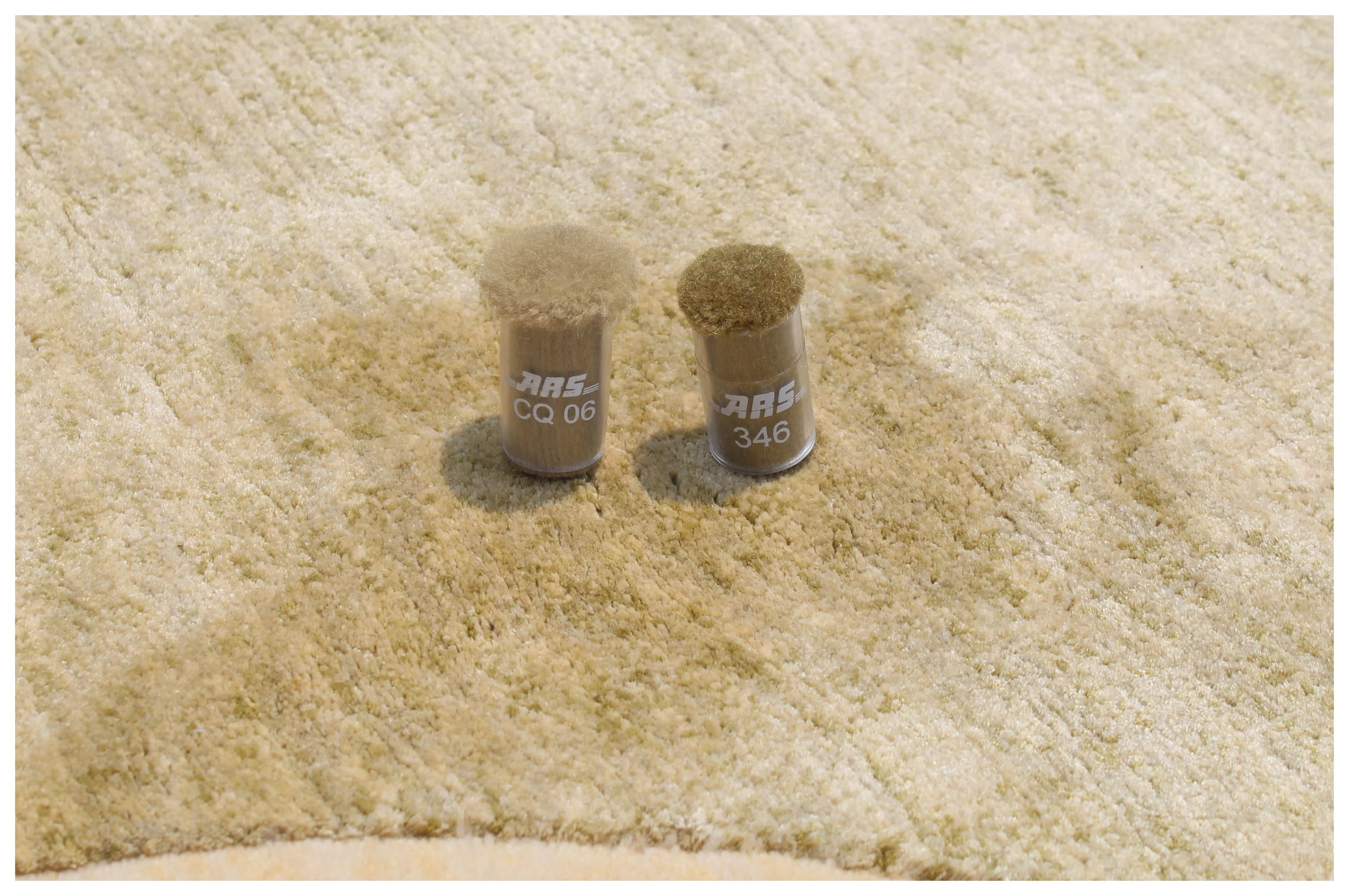 LEHLO RUG_MULTI_305X438 CM(CLOSE VIEW)2.jpeg