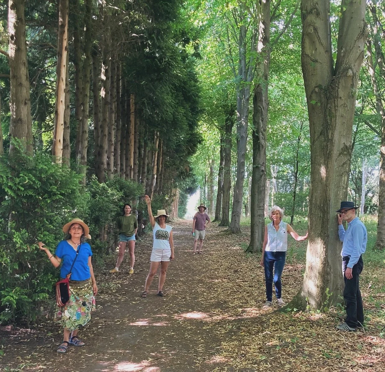 🌀Craniosacral therapists gathering in nature &mdash; our sacred playground.
Reconnecting with Mother Earth, with each other, and with the deep rhythms of the field.
Embodying joy, openness, and presence. 🌞

#craniosacraltherapy #embodiment #wisdomi
