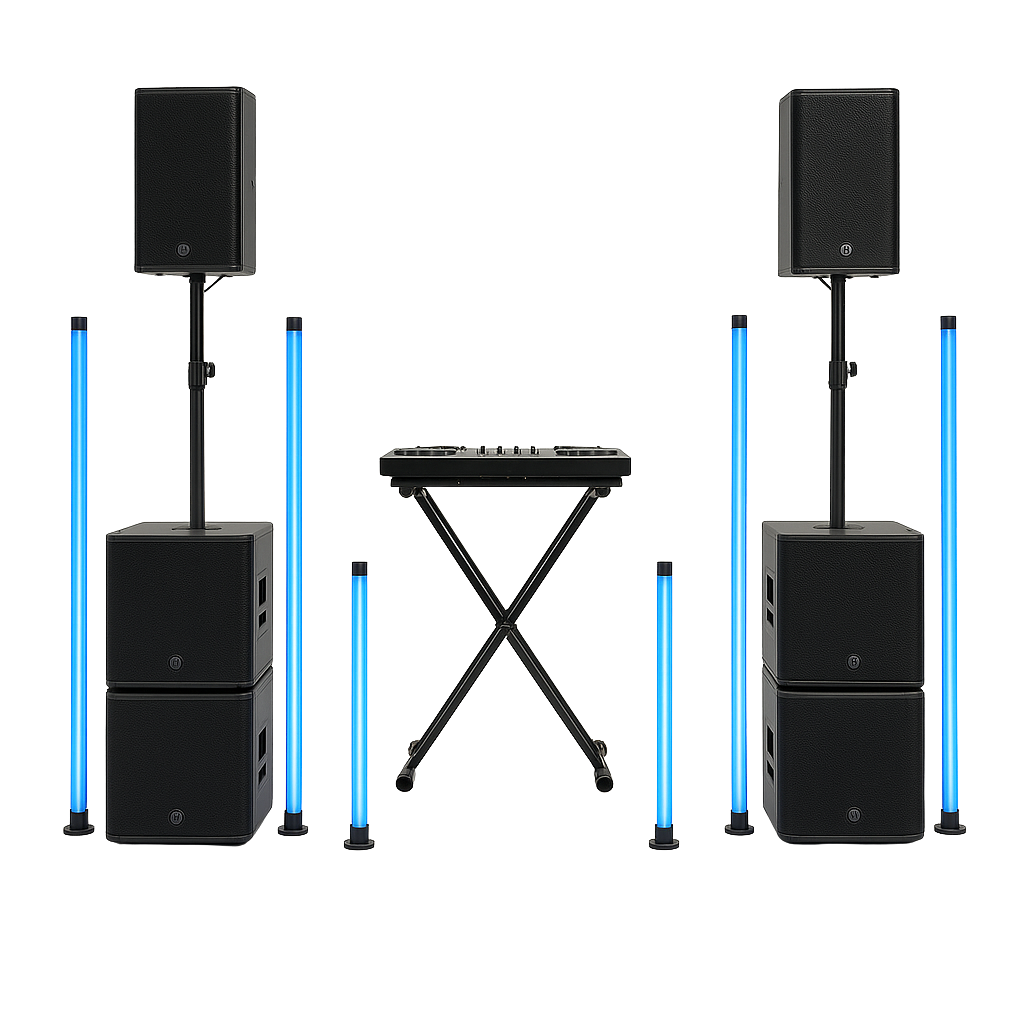 Stort DJ-setup med dobbelt bund i begge sider, top-højtalere, DJ-pult og flere lyseffekter, inklusiv LED-lysrør, skabt til natklubstemning og store events.