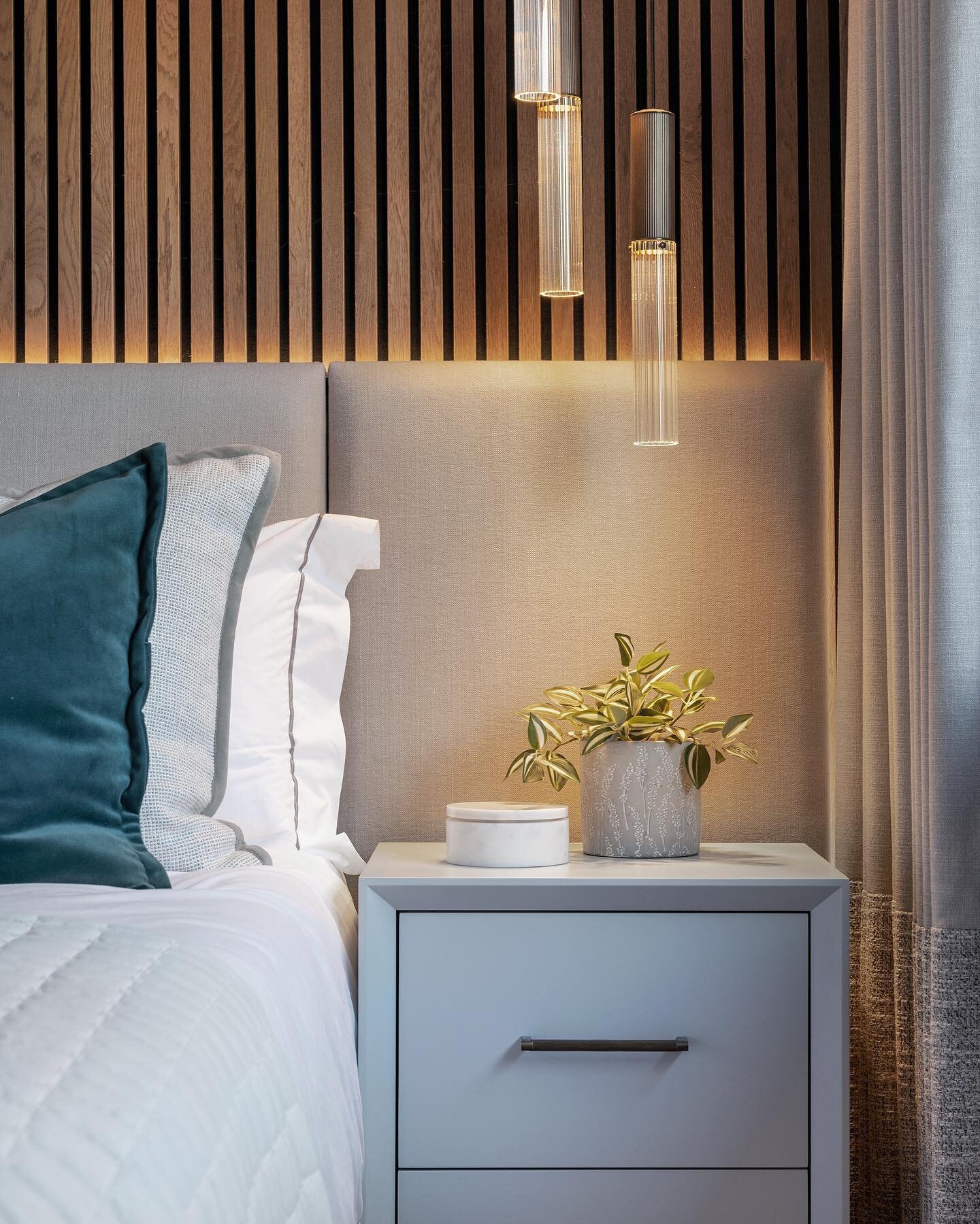 D U V E T  D A Y 

On grey, drizzly days like today, who else would love to enjoy a restful, cosy  duvet day here! 🌧️

We delivered a calming master bedroom scheme for our lovely client with an understated luxury style. The timber panel wall creates