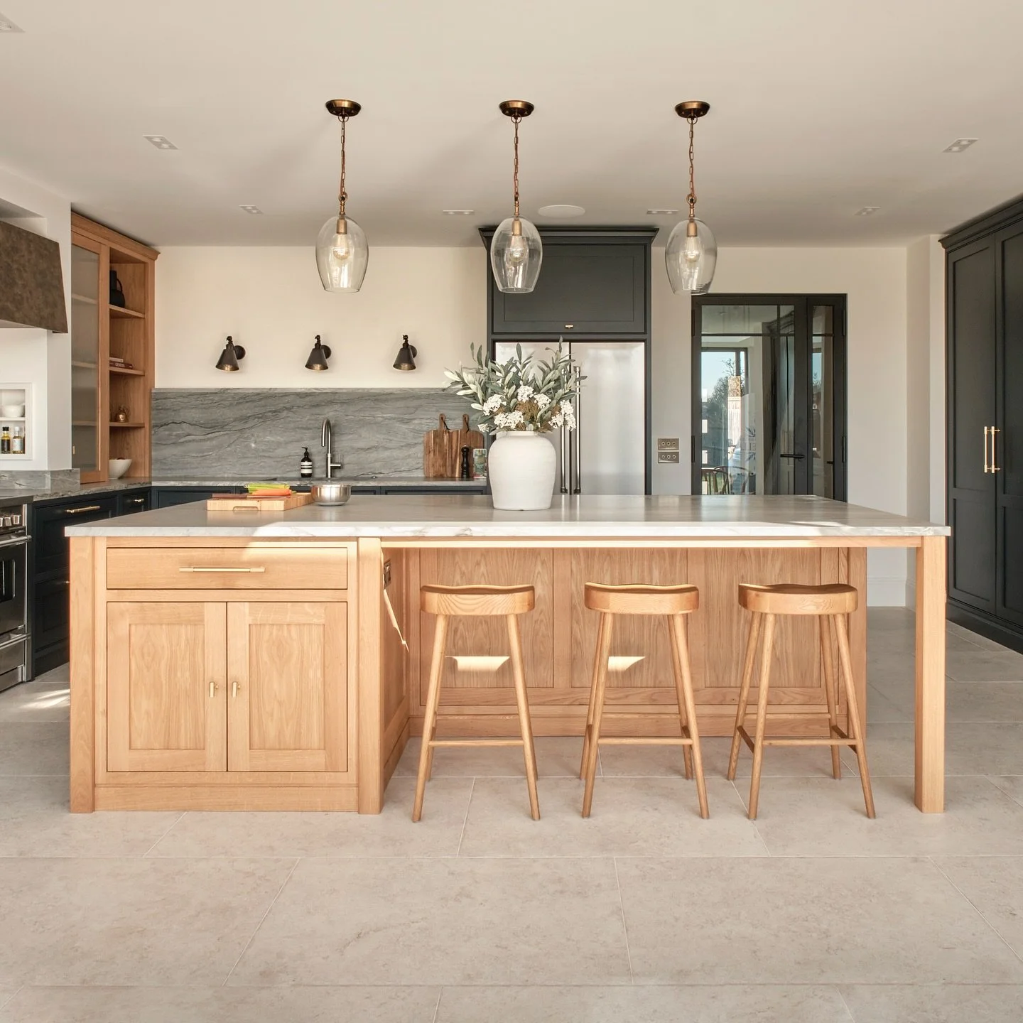 H E A R T  O F  T H E  H O M E 💛

The heart of the home and hub of family life at our Glassy Pear project. 

A generous sized island was top of our clients&rsquo; wish list - a space that could do it all. Great storage, a design feature and multi-ta
