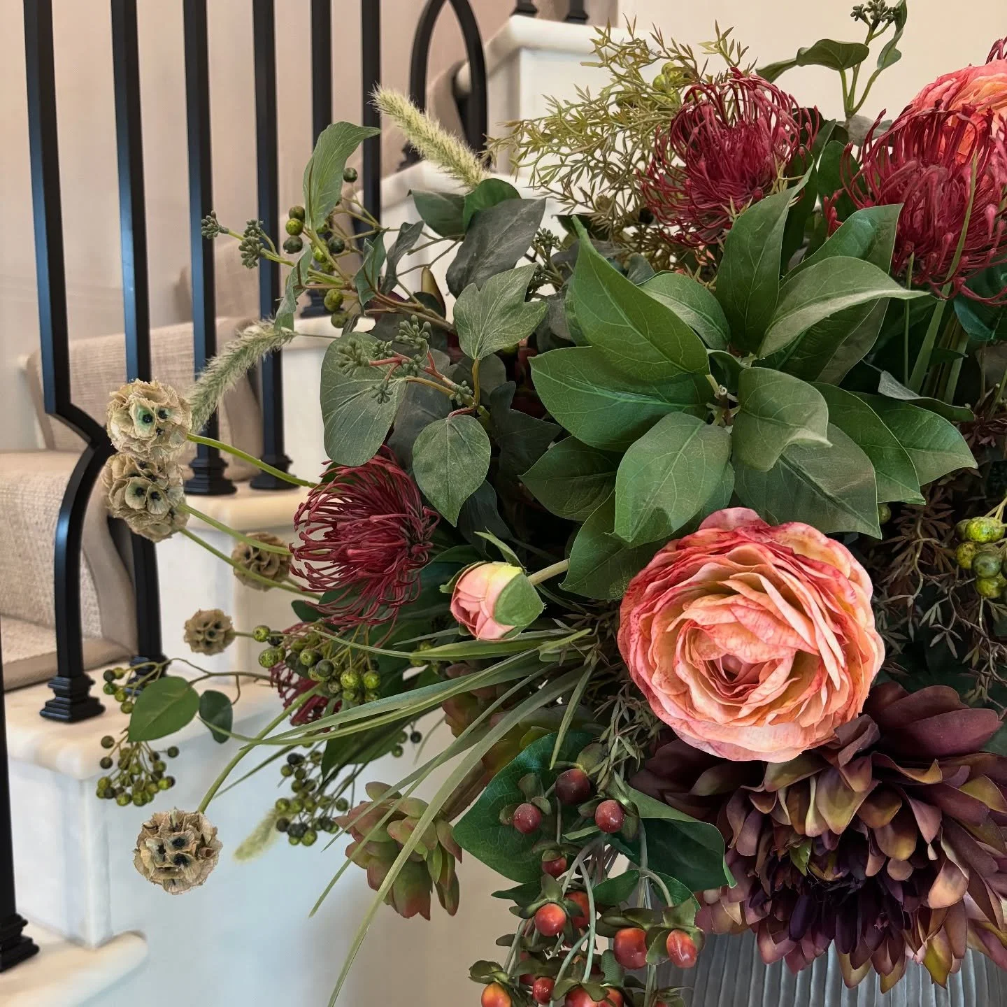 L I F E  I N  B L O O M 🌸

Flowers and greenery in interior design, whether real, dried or beautifully lifelike artificial stems, can completely transform how a home feels.

These gorgeous flowers are placed in the entrance hall of our clients home 