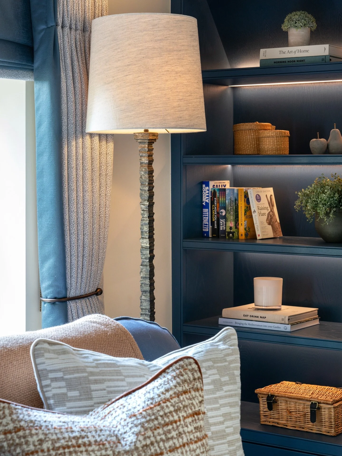 C O S Y  C O R N E R 📚

When we first visited the master bedroom at our Meadowcroft project, there were books everywhere.

Stacked on bedside tables, piled on the floor, tucked into corners. It was clear that reading played a big part in our clients