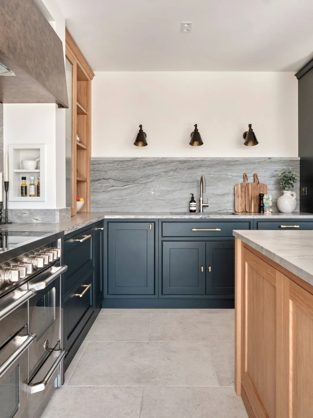 DESIGNER THINKING 💭

Swipe to step inside our heads and see some of the details we consider when designing a space.

From practical lighting to keeping sockets a safe distance from water, and even the worktop space needed between a wall and a cooker
