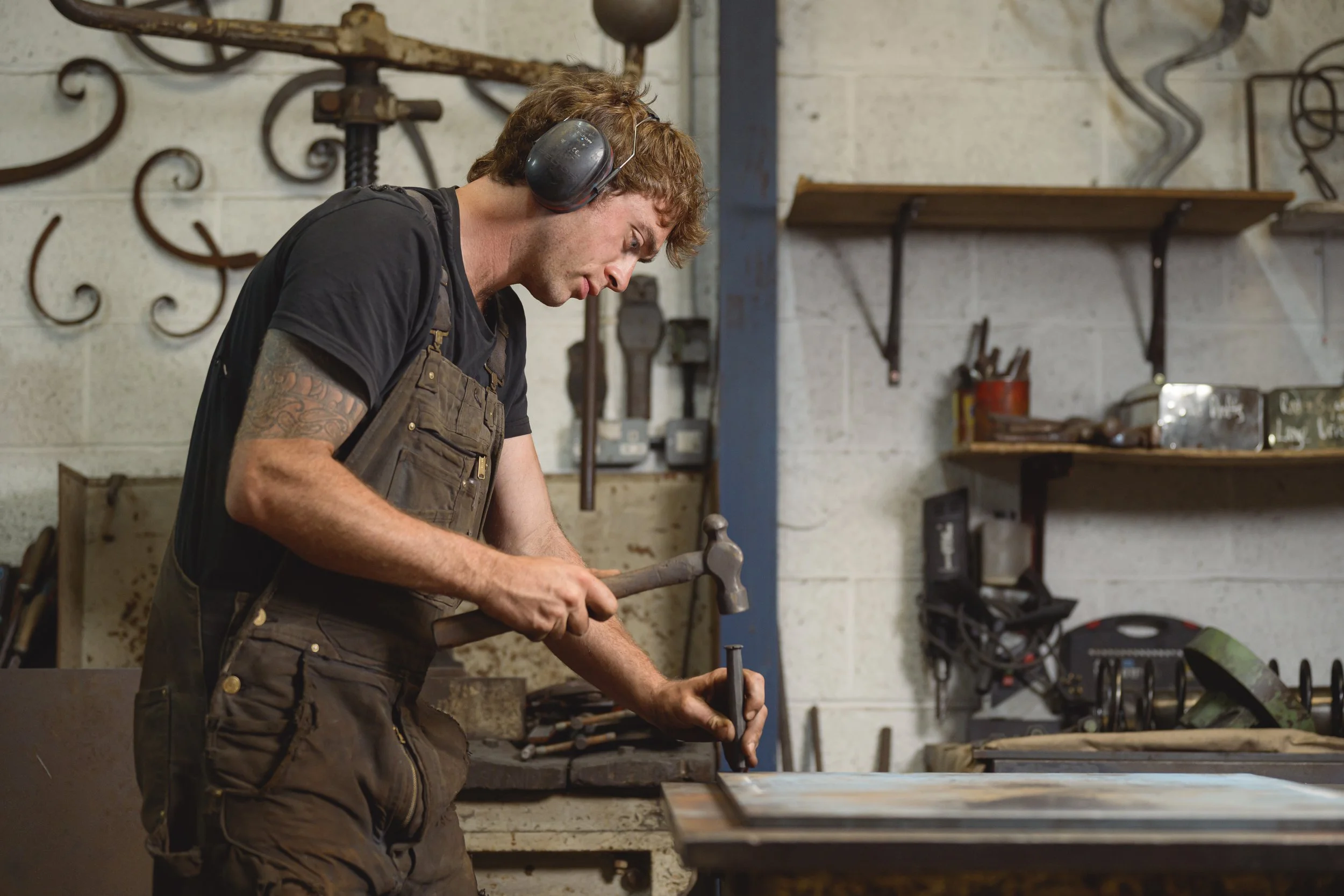 kit garnett artist marking out work for steel sculpture