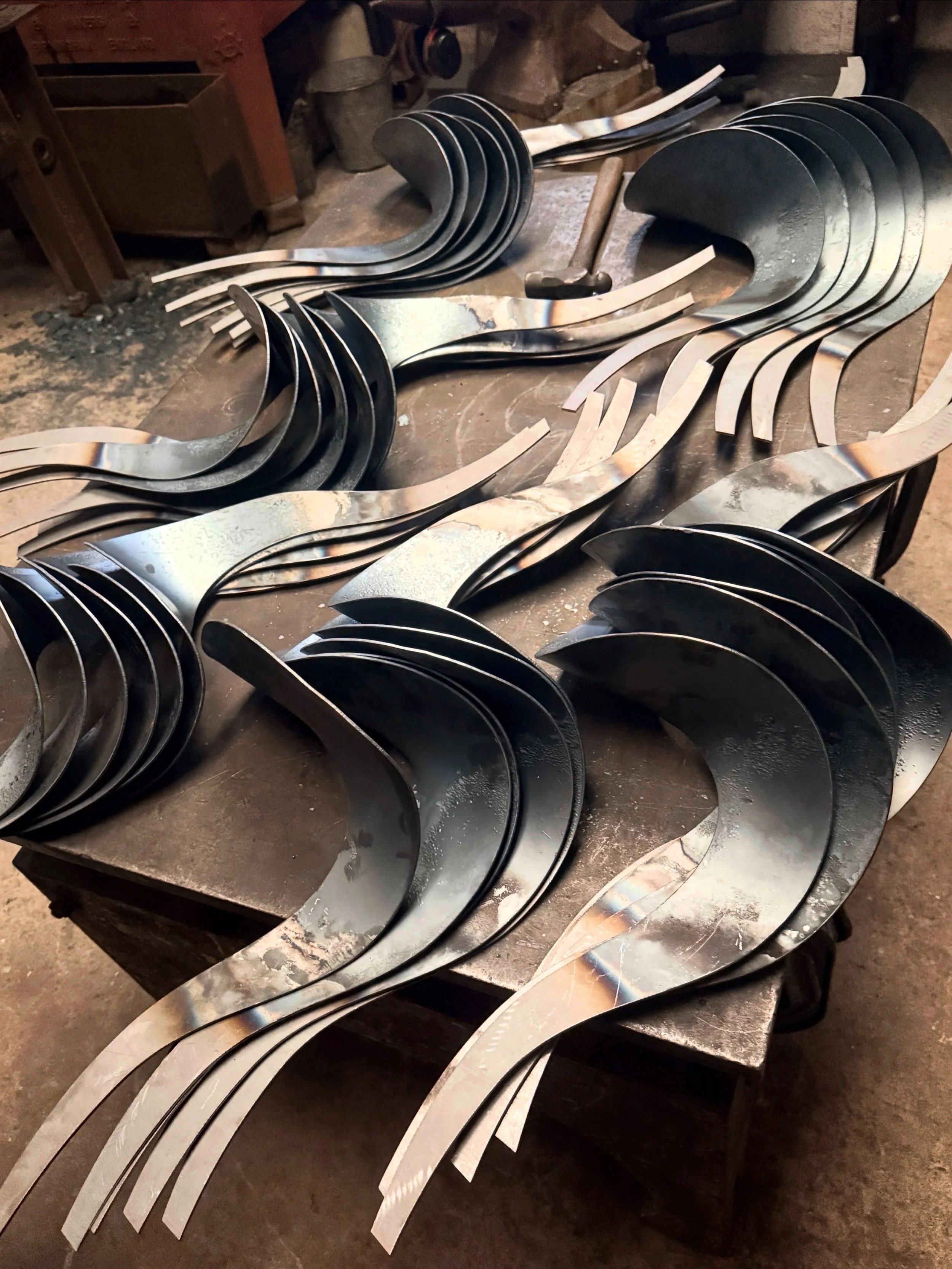 Some large ripples bent up. Trying to scale up this style of curve to make it more visible in a garden setting. Sculptural samples to follow&hellip; ✌️⚒️😎 #metalsmith #contemporarycraft #sculptor #metalart #workbench