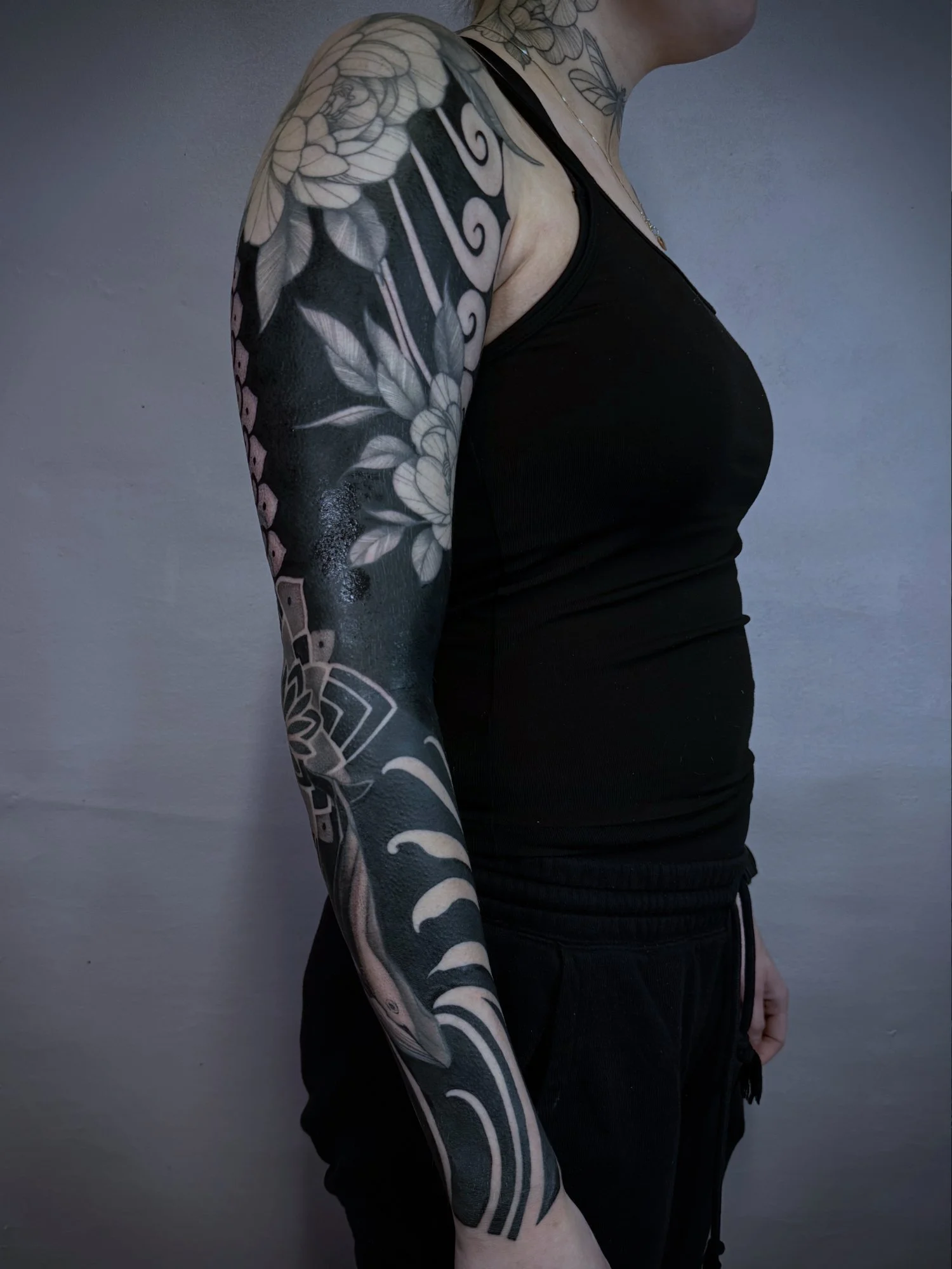 tribal ornamental blackout kukka hiha flower sleeve side.jpg