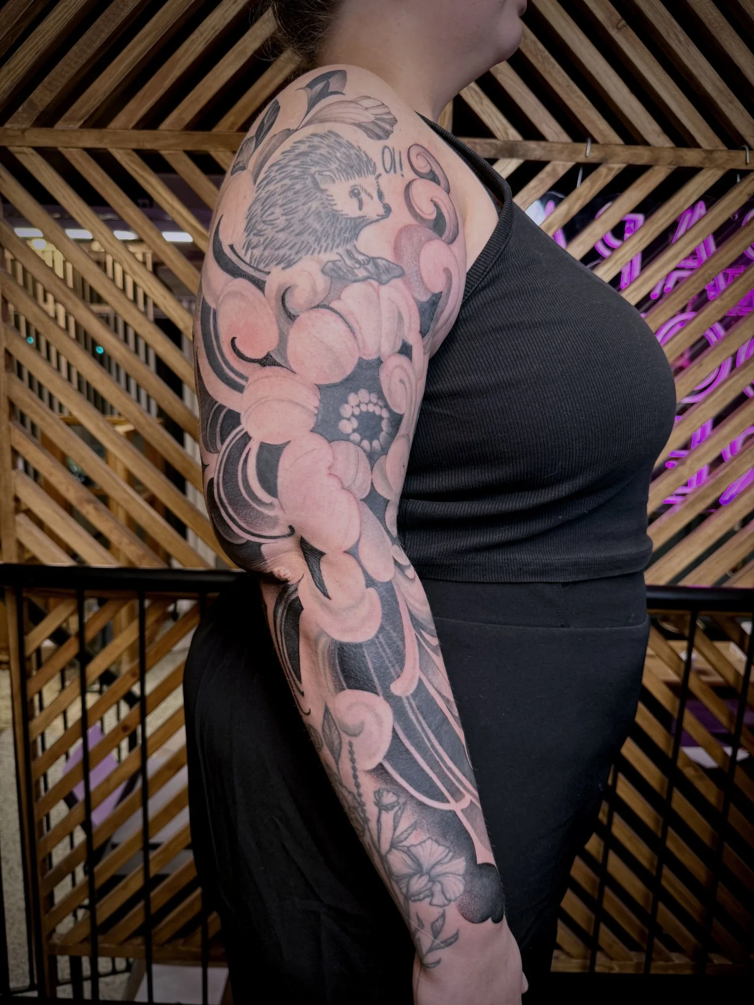 muutostyö tatuointi pehmeä kukka hiha.jpg
