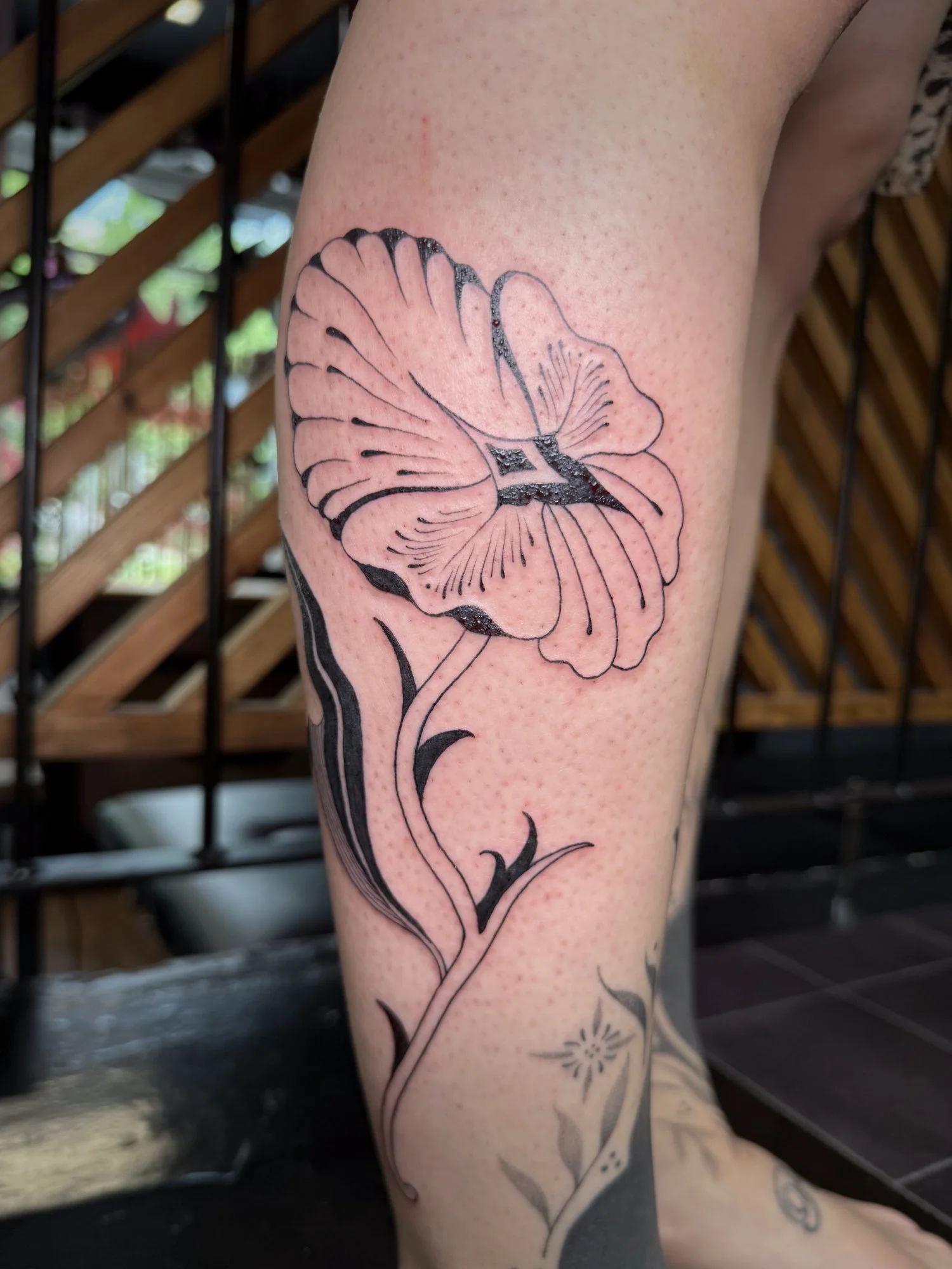 orkidea tatuonti linework blackwork.jpg