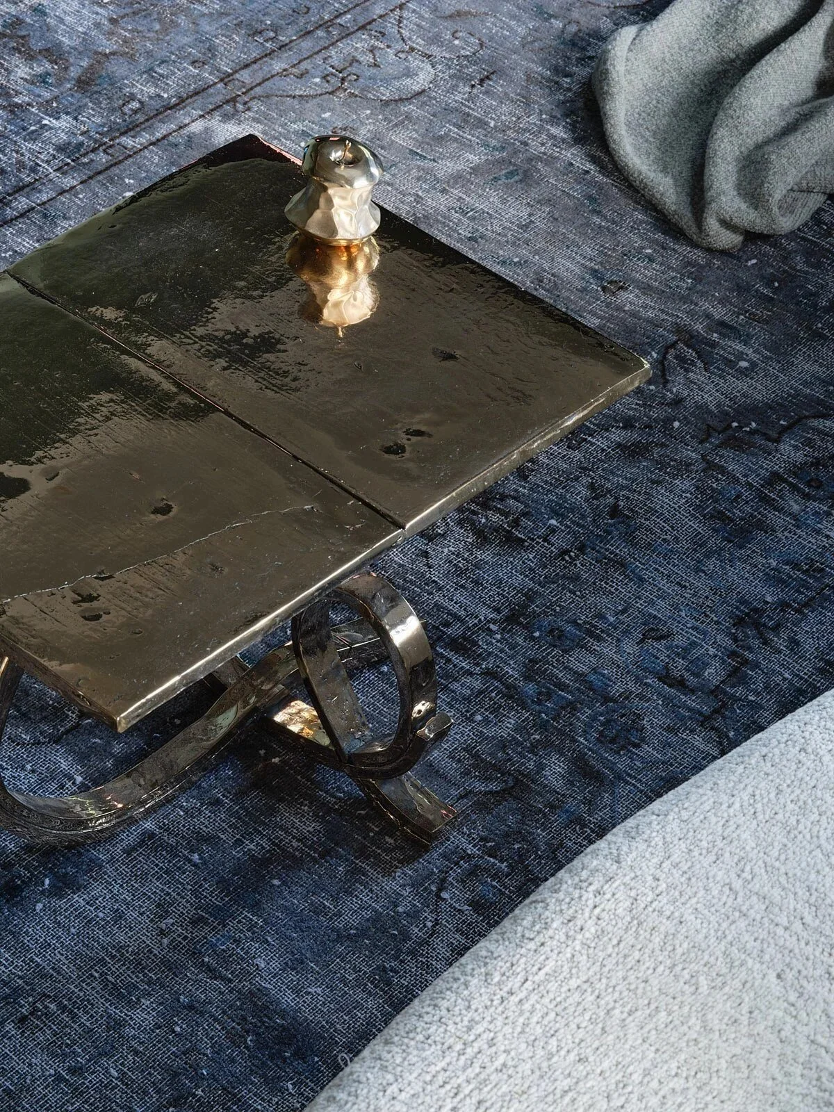hidden-manor-05-coffee-table-detail.jpg