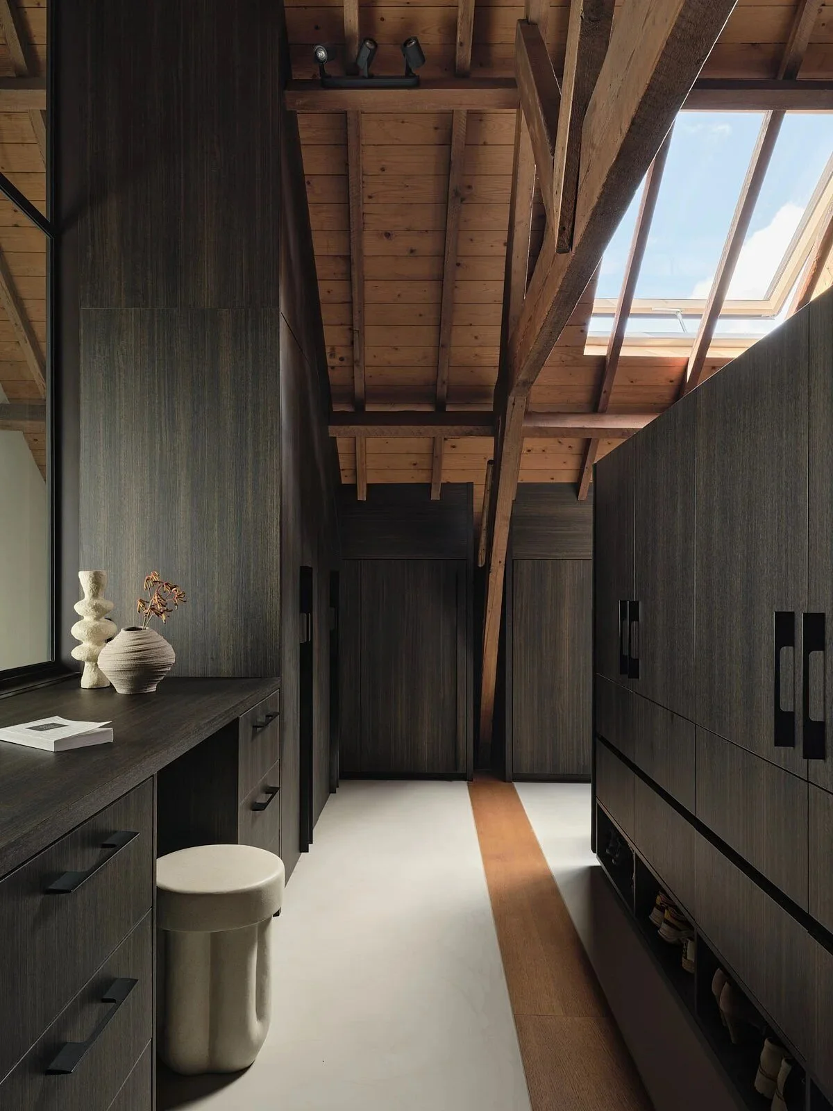 hidden-manor-07-dressing-room.jpg