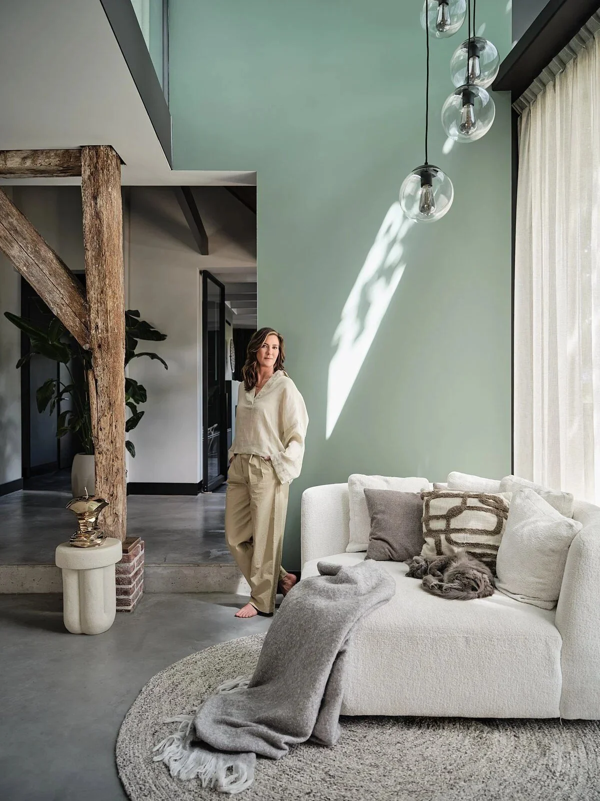 hidden-manor-04-living-room-beams.jpg