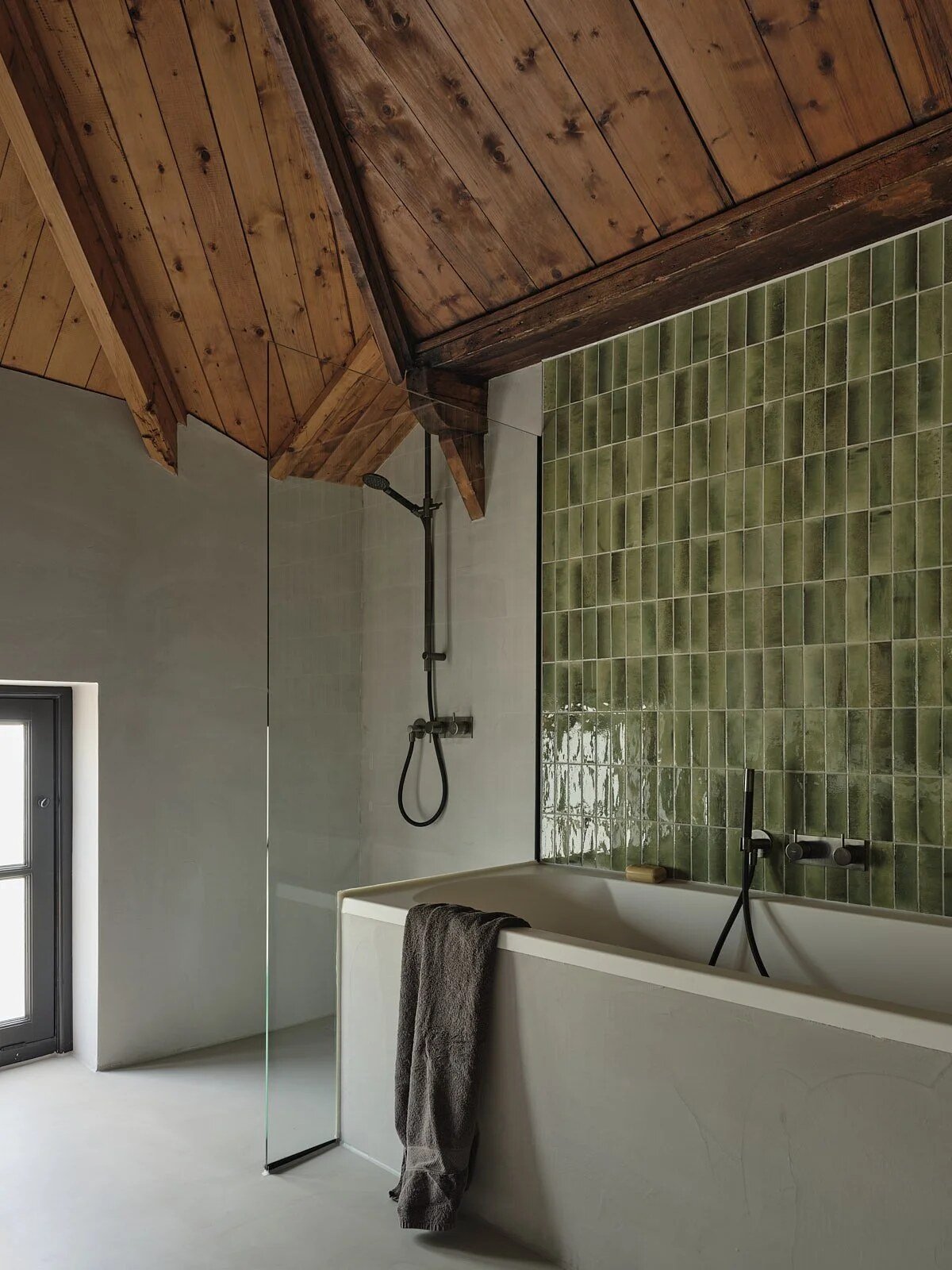hidden-manor-09-bathroom-green-tiles.jpg