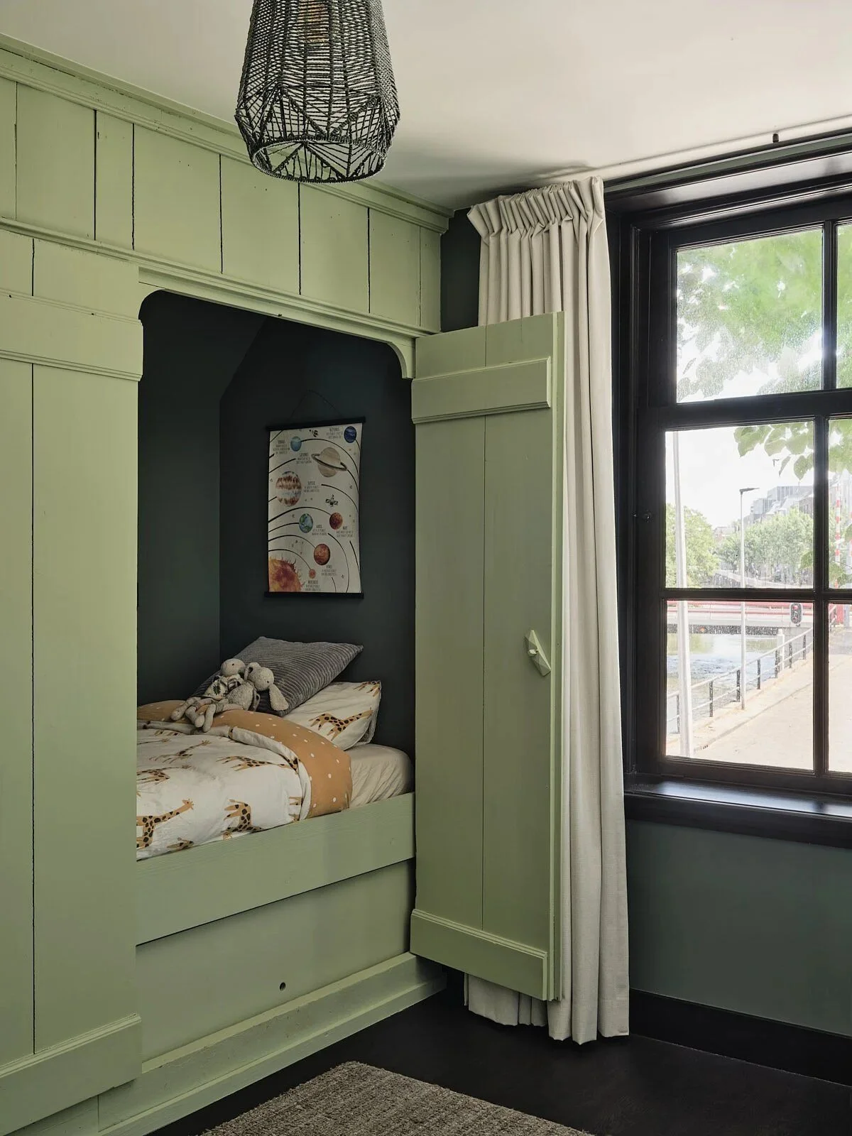 hidden-manor-11-childrens-bedroom.jpg