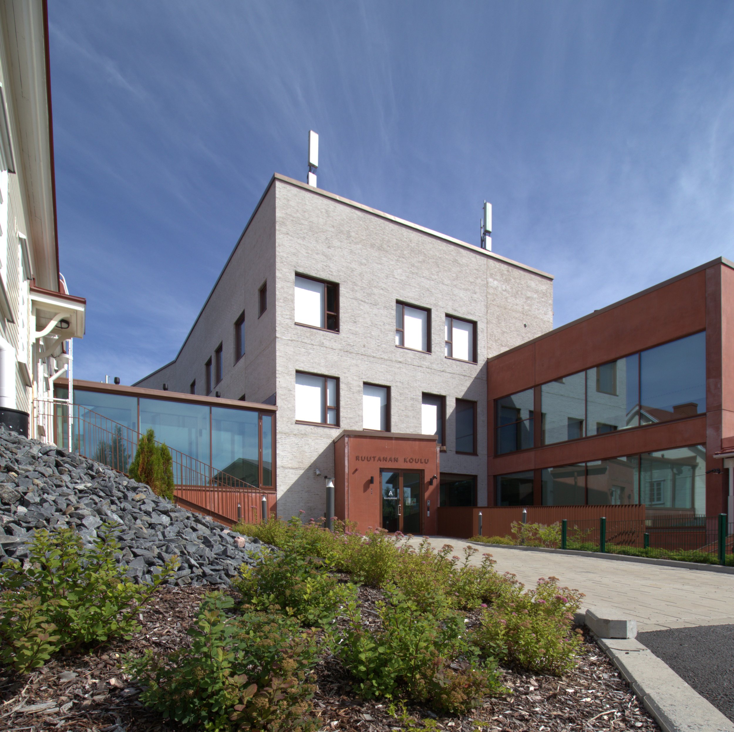 Ruutanan koulu / primary school.