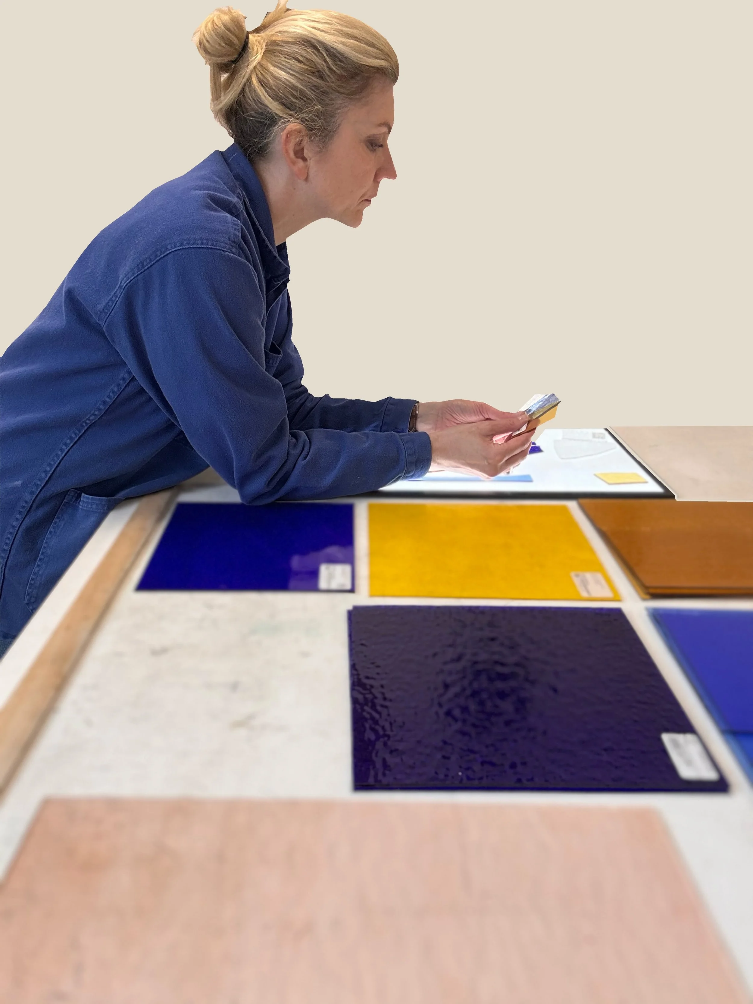 𝗣𝗿𝗼𝗷𝗲𝘁 &laquo; 𝗟𝗲𝘀 𝗖𝗵𝗲̂𝗻𝗲𝘀 &raquo; 𝗮̀ 𝗕𝗶𝗮𝗿𝗿𝗶𝘁𝘇
16 panneaux pour laisser entrer la couleur. 
Une composition pens&eacute;e pour pr&eacute;server la fen&ecirc;tre &agrave; petits carreaux existante, tout en transformant la lumi&