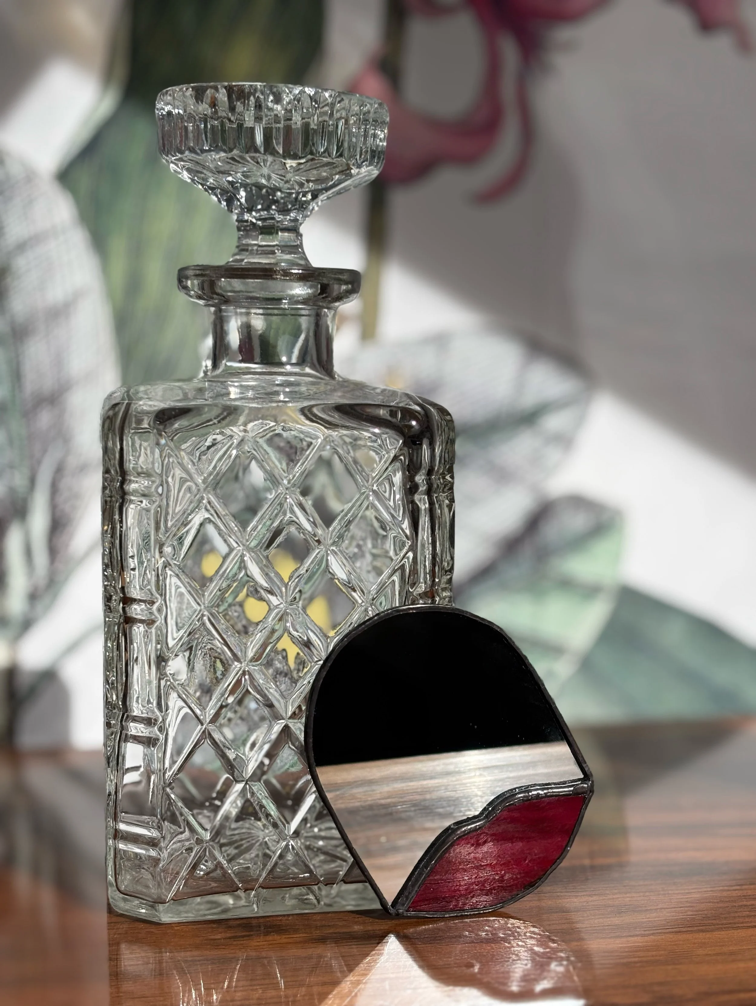 &laquo; 𝑳𝒆𝒔 𝑺𝒊𝒍𝒆𝒏𝒄𝒊𝒆𝒖𝒙 &raquo; une collection d&rsquo;objets entre regards et murmures qui explore le verre comme un langage des sens. &Agrave; travers des pi&egrave;ces po&eacute;tiques et l&eacute;g&egrave;rement surr&eacute;alistes, j