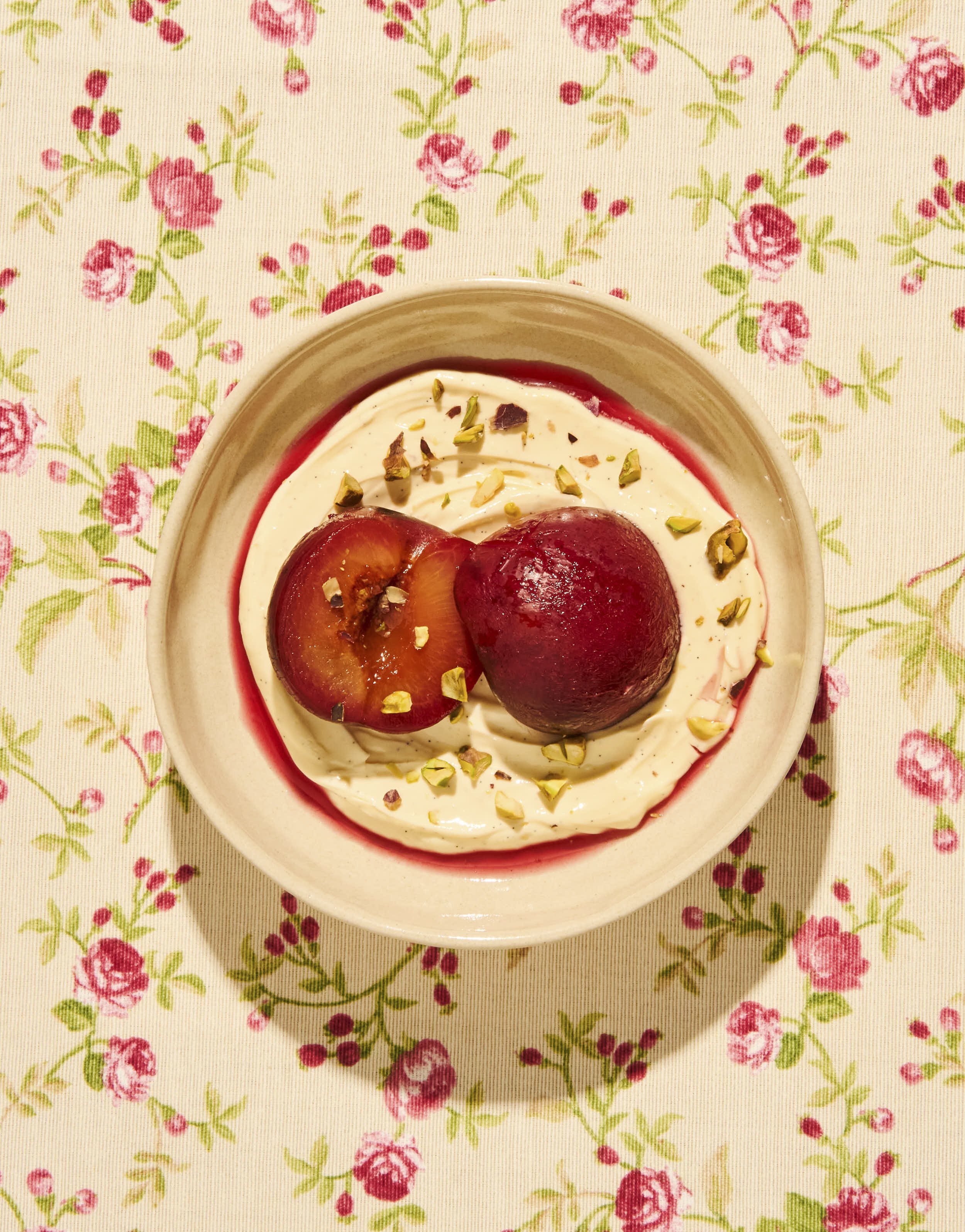 LeiknyHavik_JuvoddenAgenter_honningbakte_plommer_mascarponekrem_FERDIG_webres.jpg