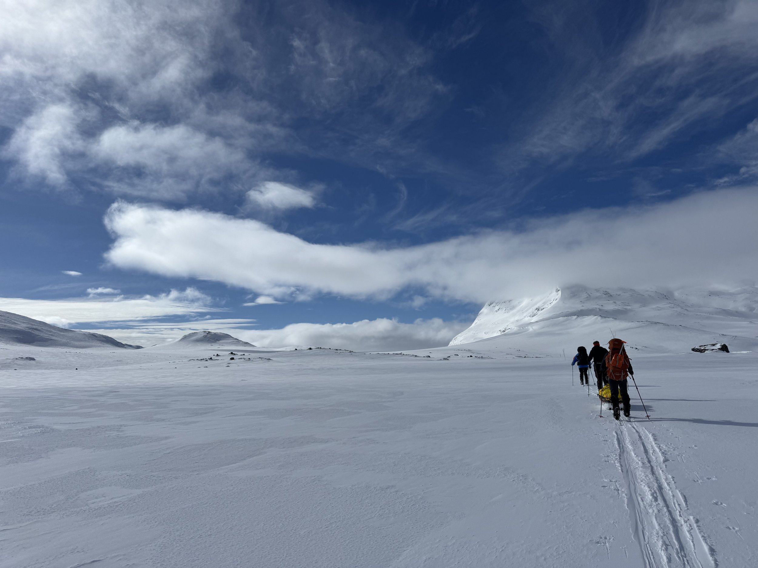 Hardangervidda Crossing: Finse to Rjukan vs Finse to Haukeliseter – Which Route Suits You?
