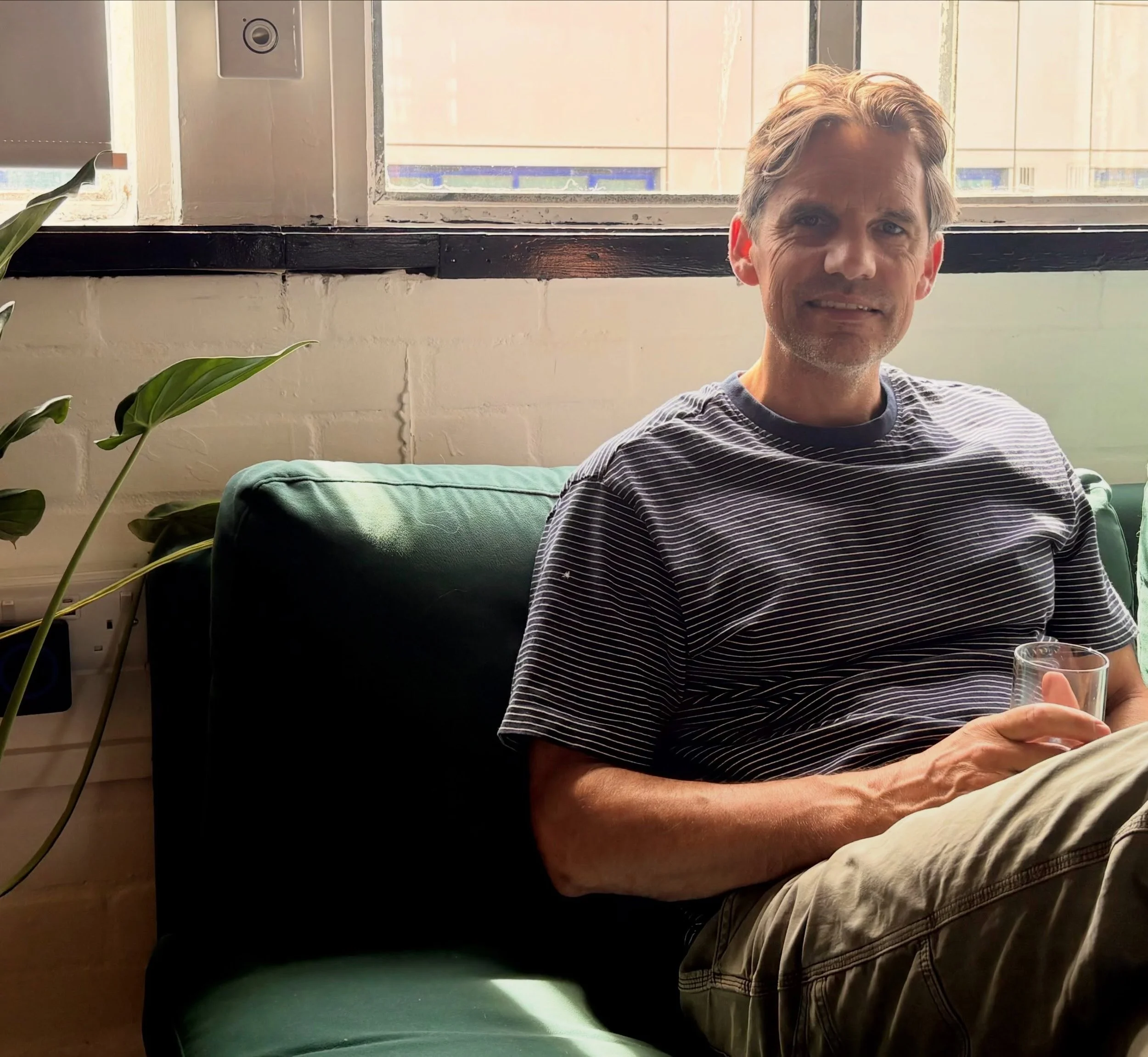 Here&rsquo;s a post about POST Creatives in Brighton.
@post_creatives 
A warm and welcoming hub for photographers and artists. 

And here&rsquo;s the welcoming and warm @simoncroberts Good to have a natter!

Check out their website for events and mem