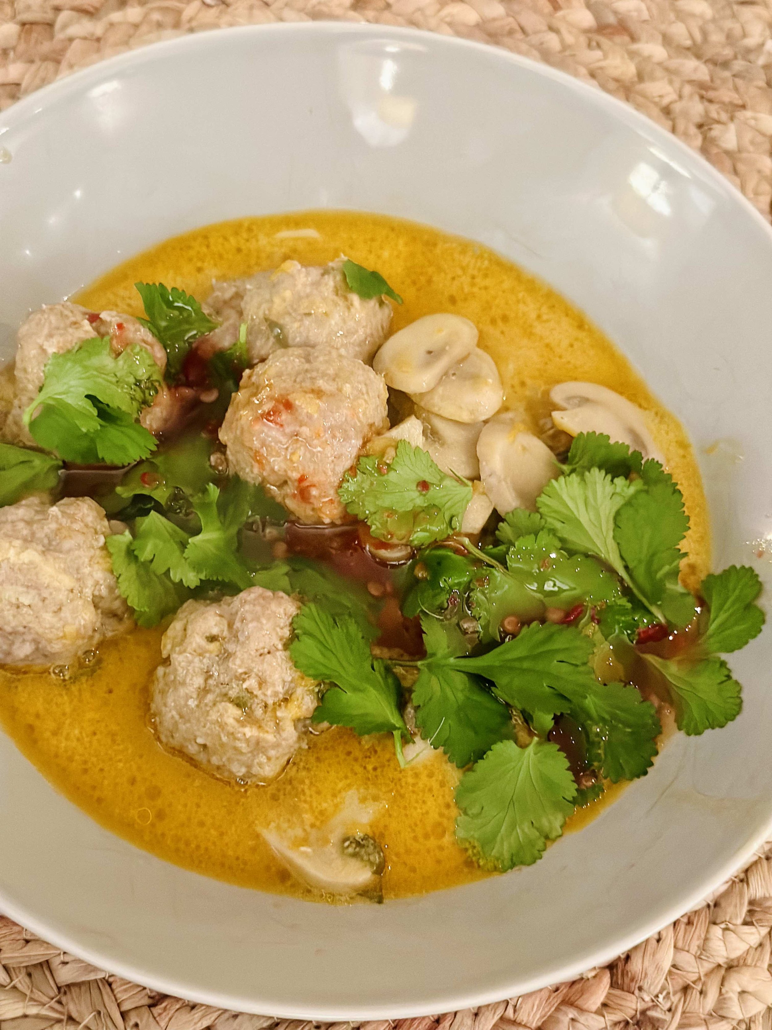 Spicy green curry meatball stew