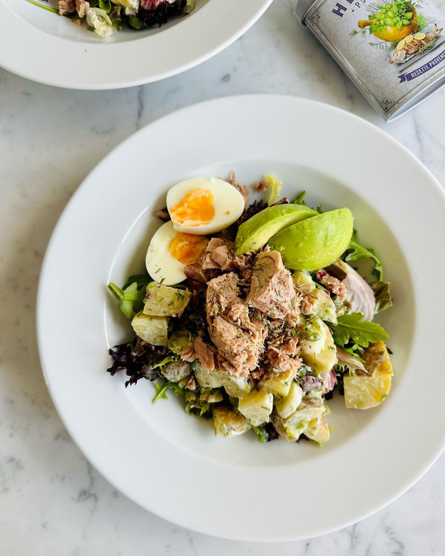 Proven&ccedil;al Tuna Salad with Vinaigrette Potato Salad, Avocado, and Egg

Ingredients for 2 people:
150g Mix Salad
7 Small Potatoes
1 Spring Onion
2 tbsp Capers
2 tbsp Kalamata Olives
1tbsp Fresh Dill
3 tbsp Turkish Yogurt
1 Tuna Jar
2 Eggs
1 Avoc