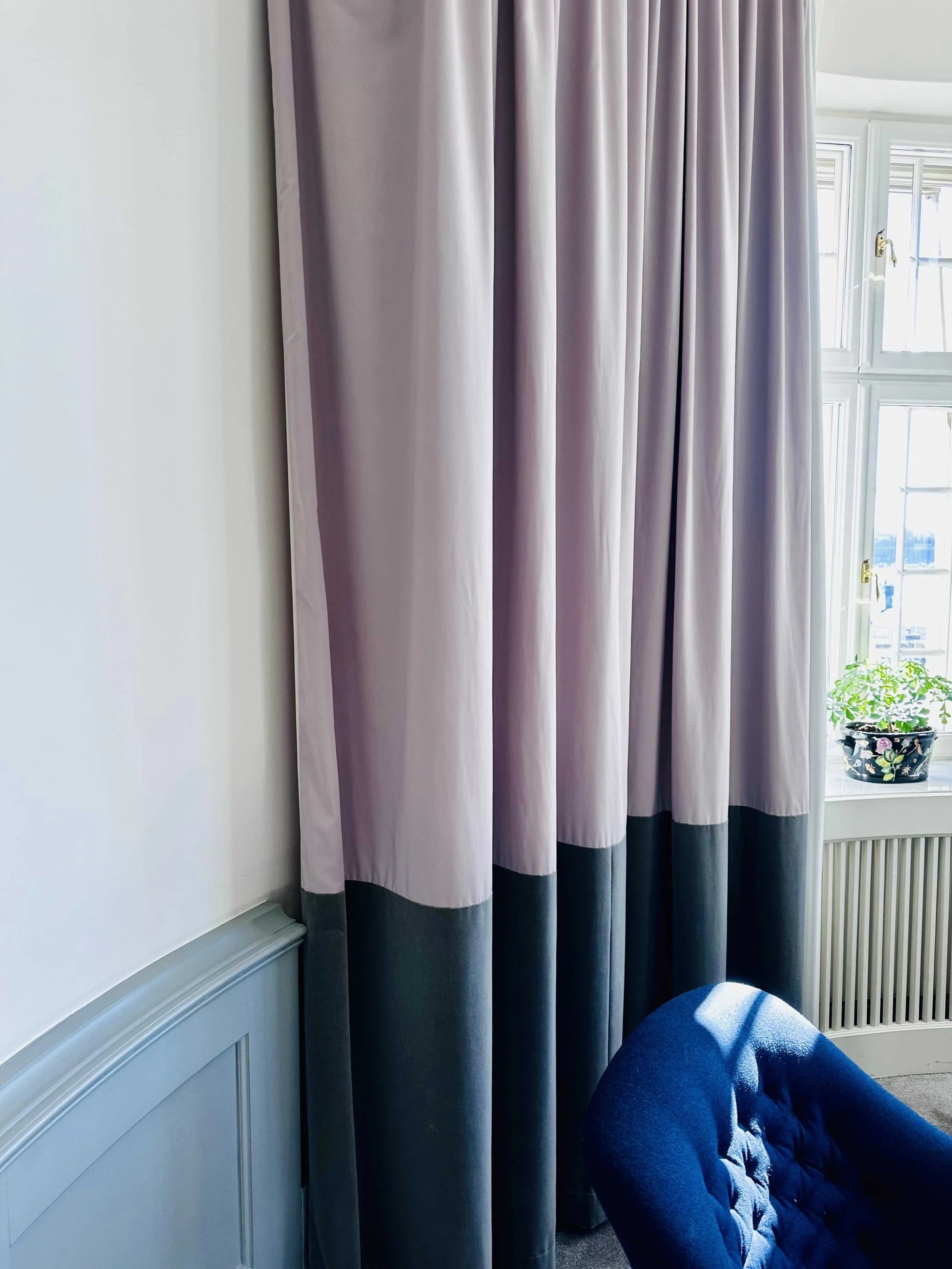 The Art of the "Dip-Dye" Drape: Why Dual-Tone Curtains are the Ultimate Bedroom Flex