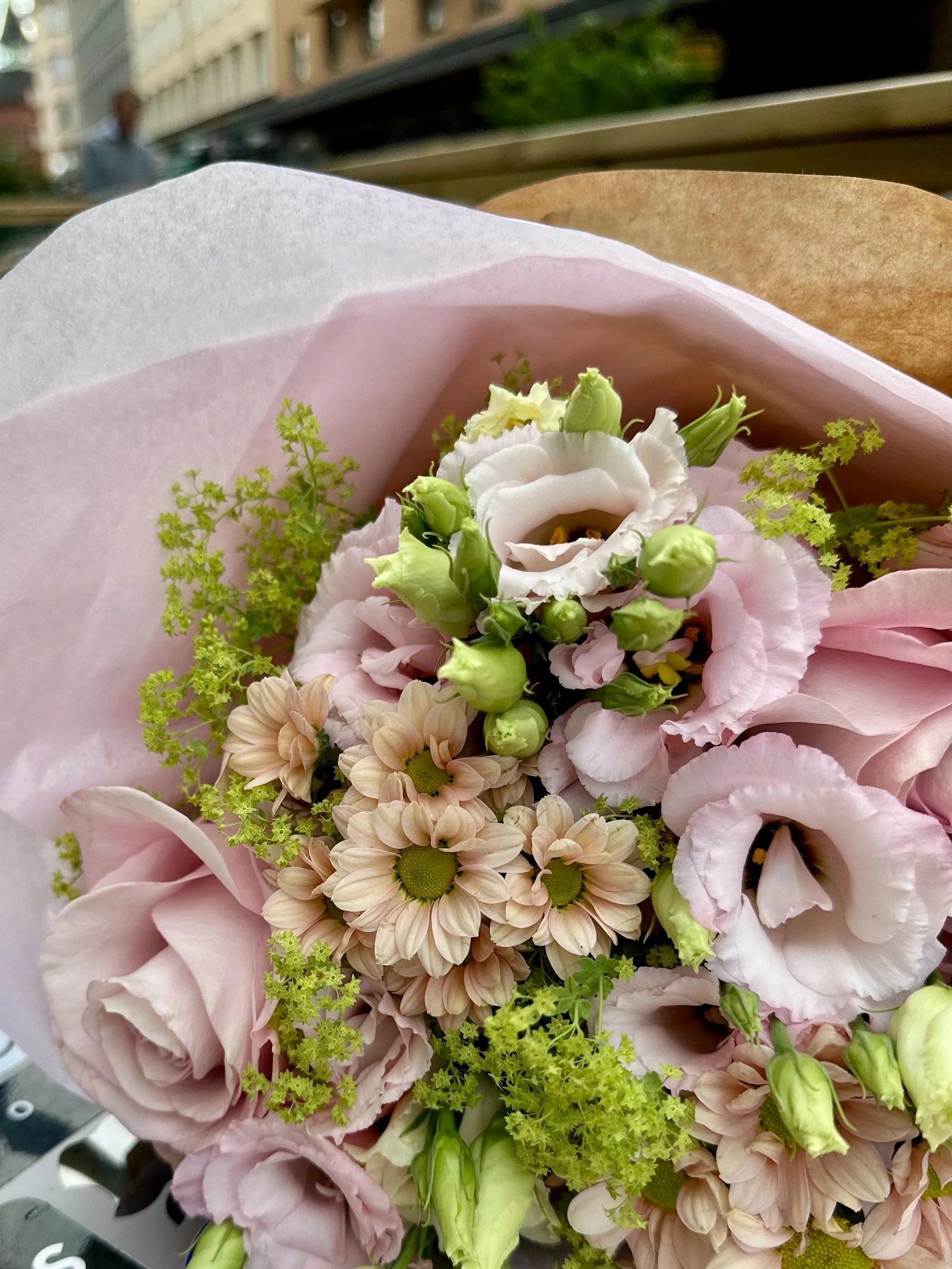 How to arrange a flower bouquet