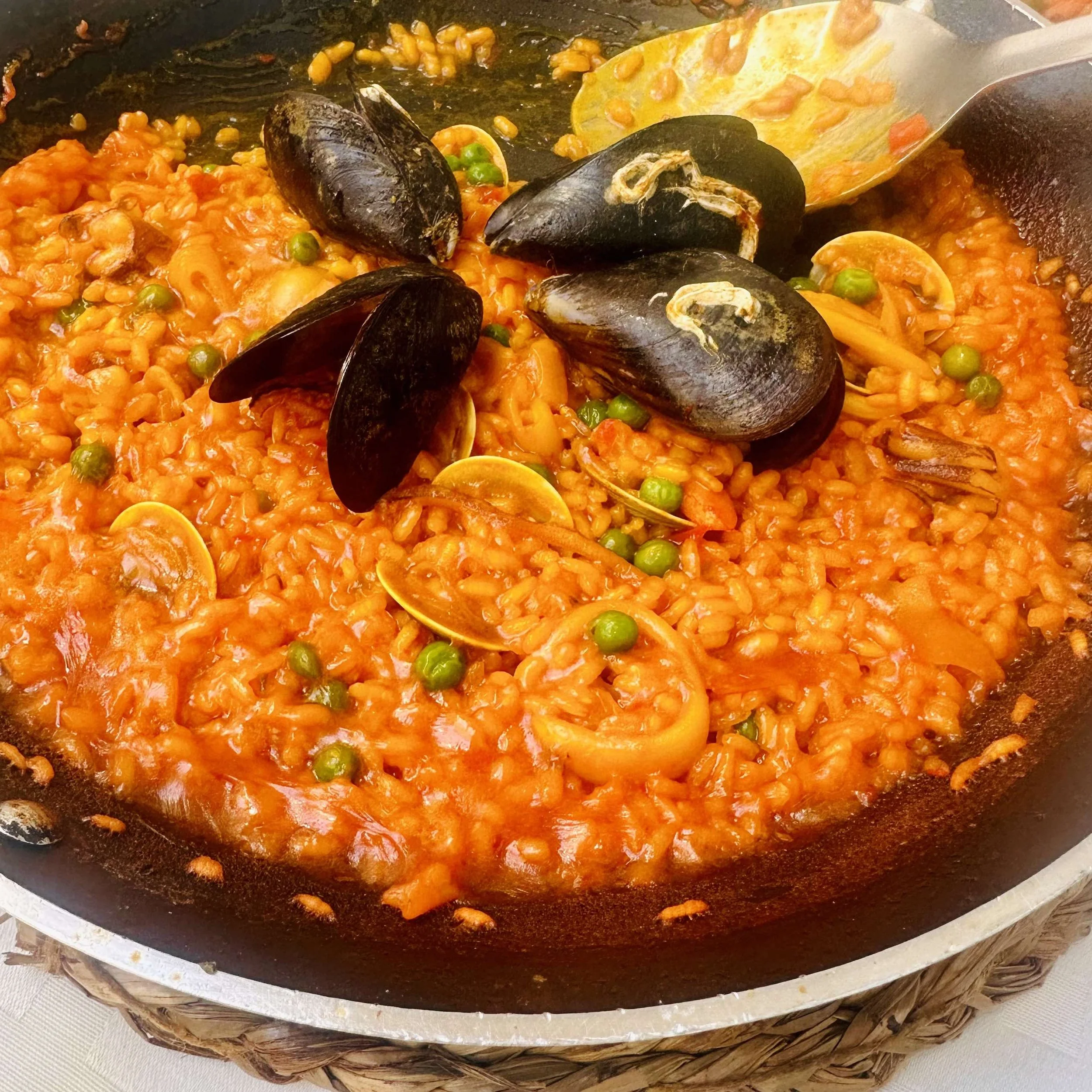 Seafood paella