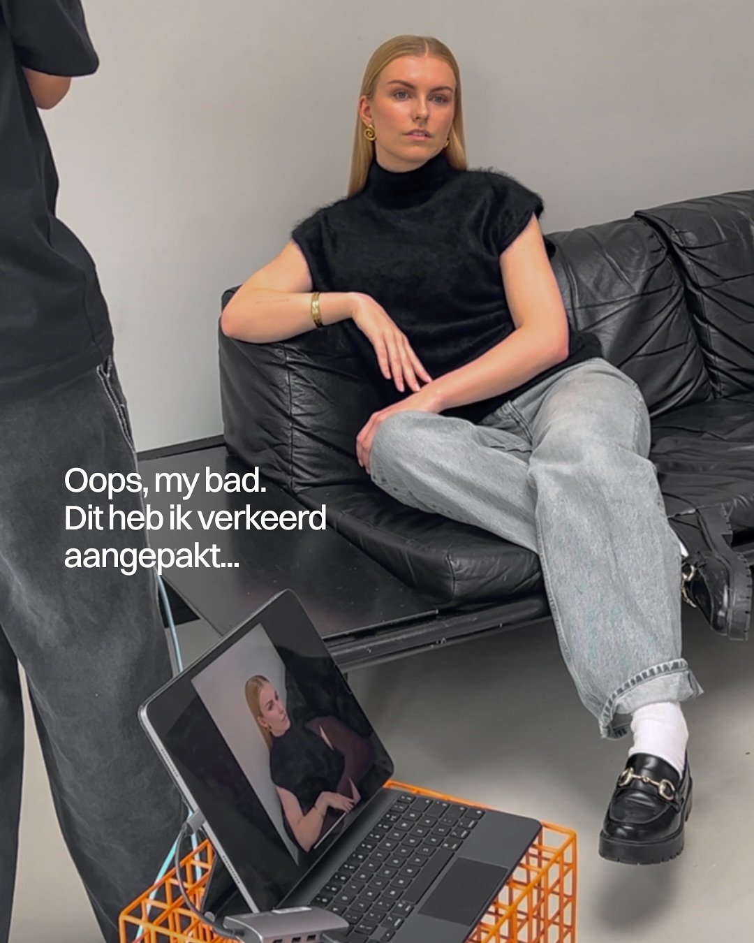 Ik own deze fout met liefde.
Omdat dit precies is waar CTRL+YOU over g&aacute;&aacute;t.

Zelf zie ik in &eacute;&eacute;n oogopslag waarom iemand werkt.
Wat hun kracht is. Wat ze onbewust doen dat anderen raakt.
Maar bij mezelf? Liever niet.

Want a