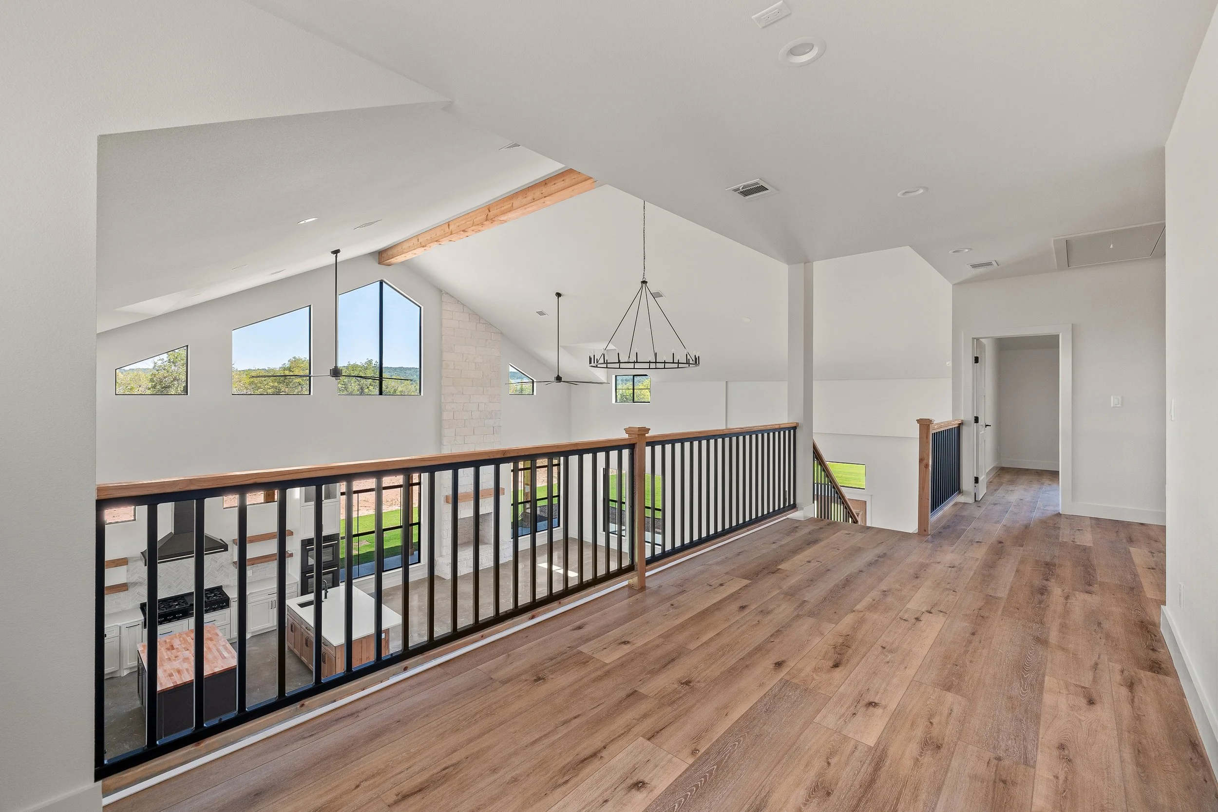 3124ELandingsDrSGranbury-2034.jpg