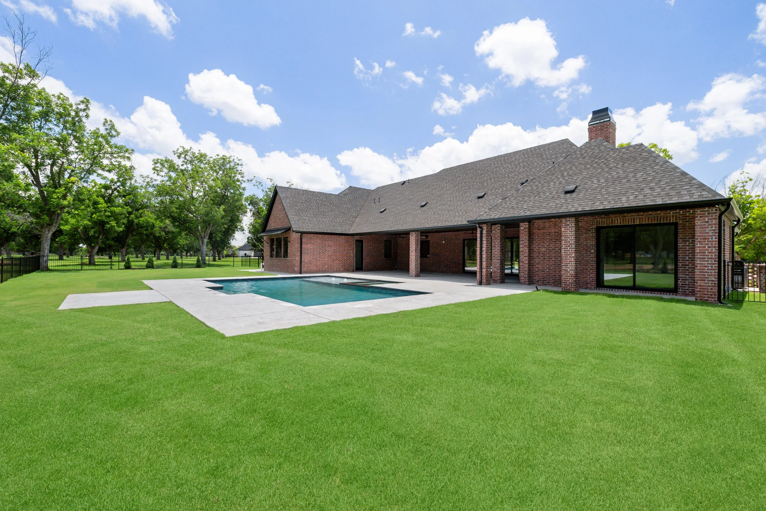 HomesbySignature_ExteriorBack_GranburyTX-3008.jpg