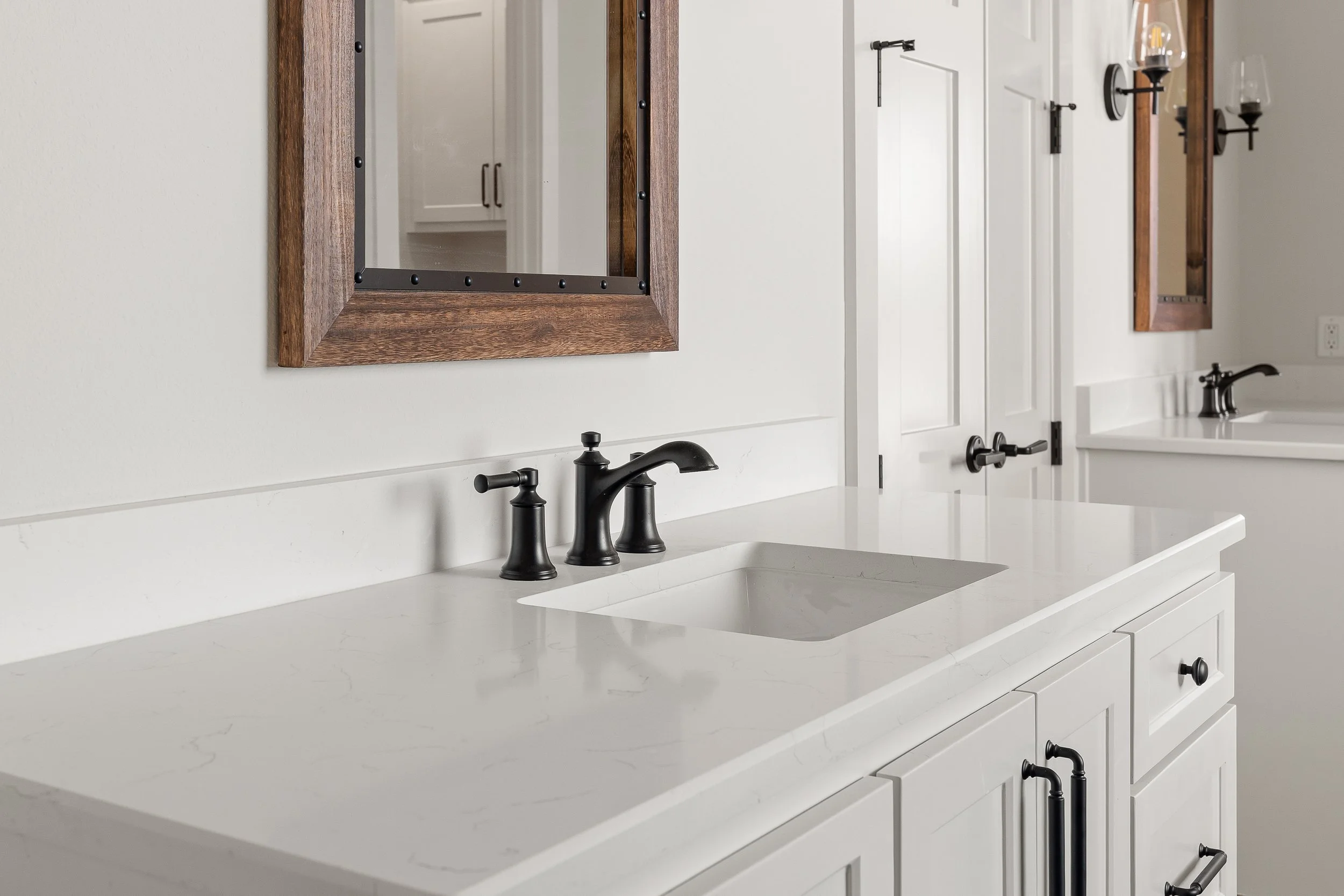 3124ELandingsDrSGranbury-2045.jpg
