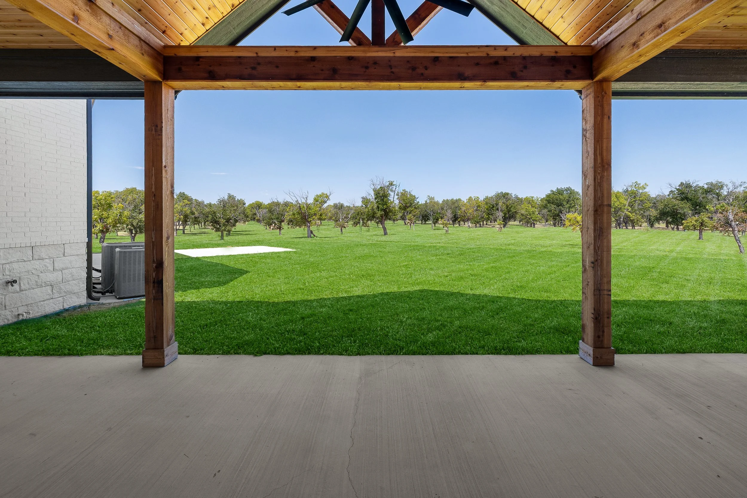 3124ELandingsDrSGranbury-3001.jpg