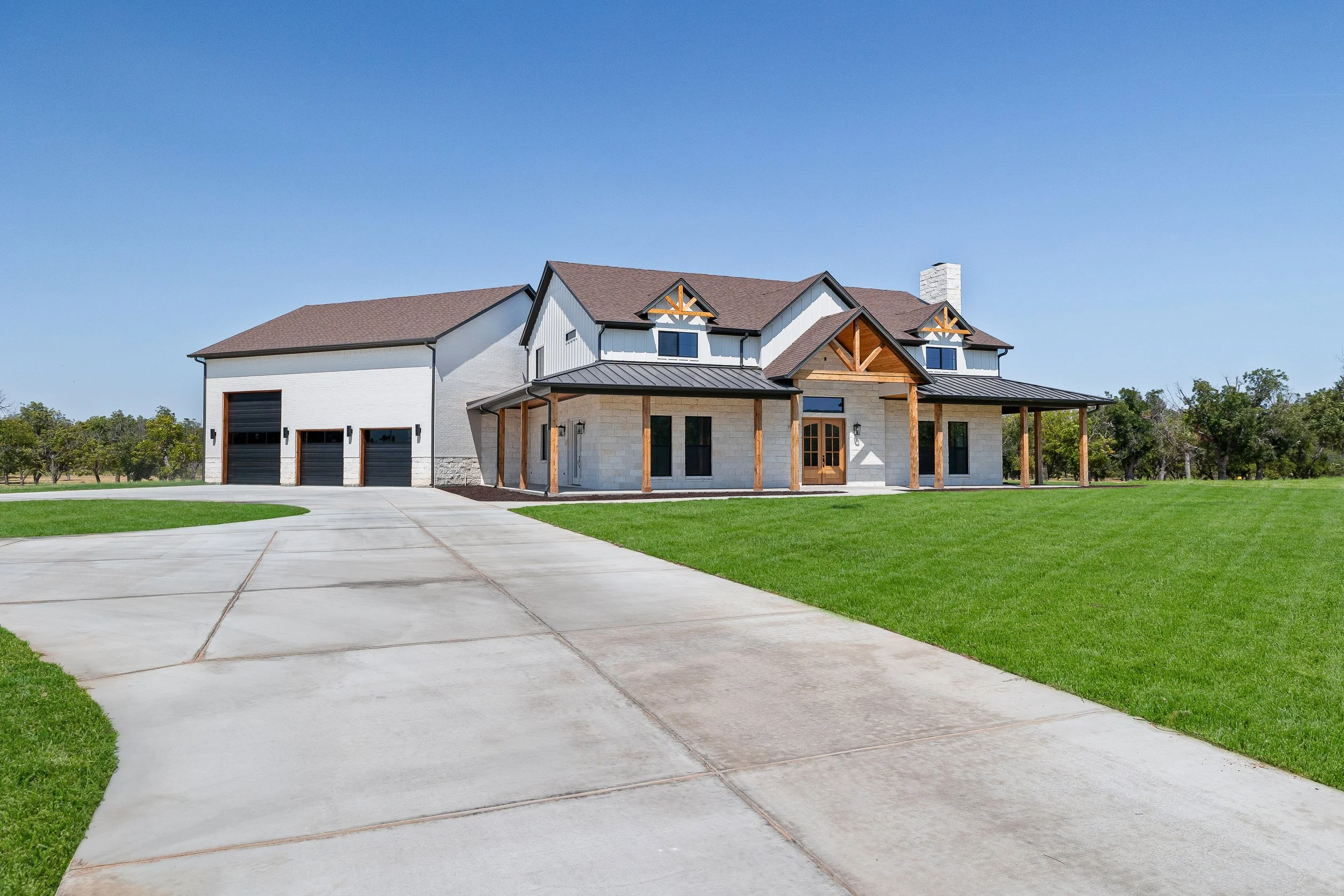 3124ELandingsDrSGranbury-1001.jpg