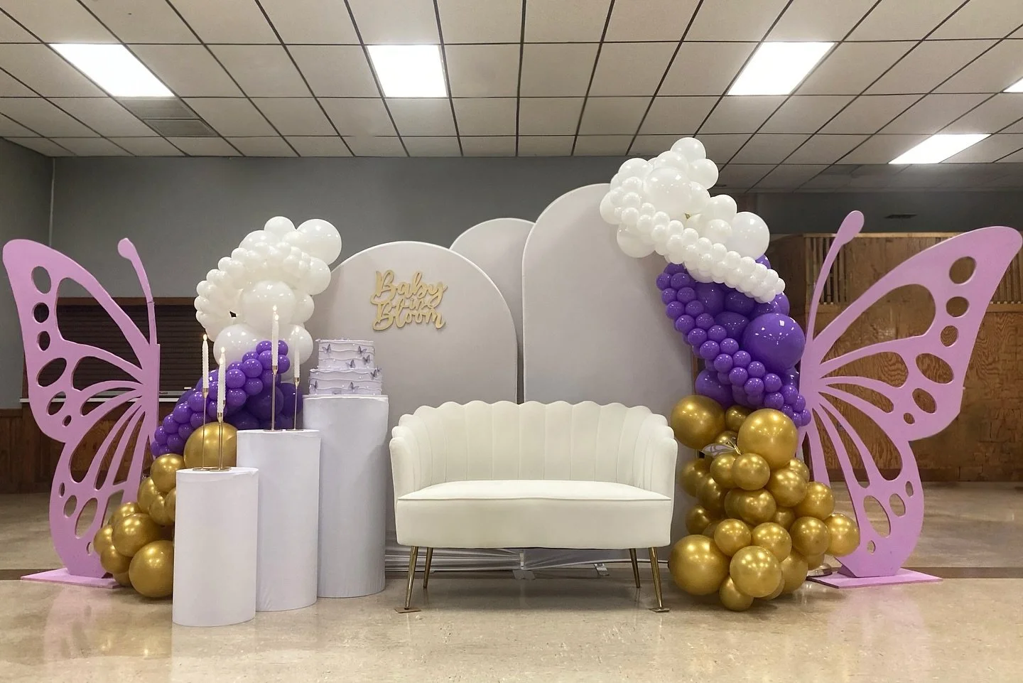 🦋 The baby is blooming 🦋

Thank you so much to the photographer for these beautiful photos of the babyshower for Shayna &amp; Sammy! Congratulations and thank you for trusting us with your event 💜 Shayna cried when she walked in and said &ldquo;wo