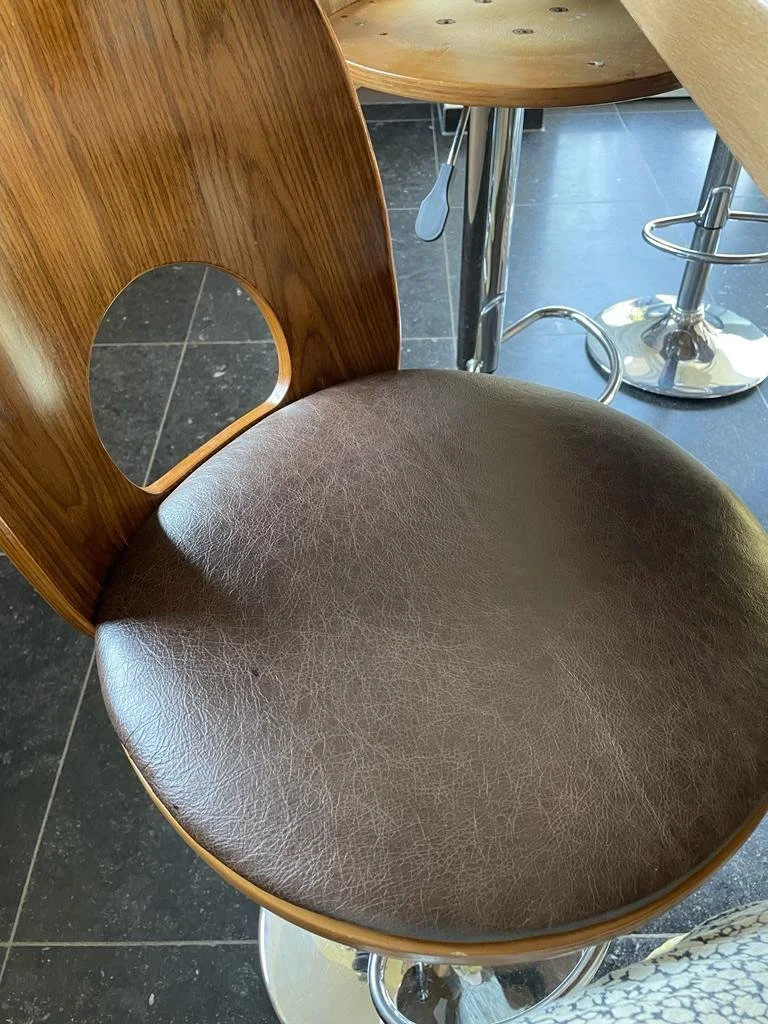 Recouvrement de chaises en cuir