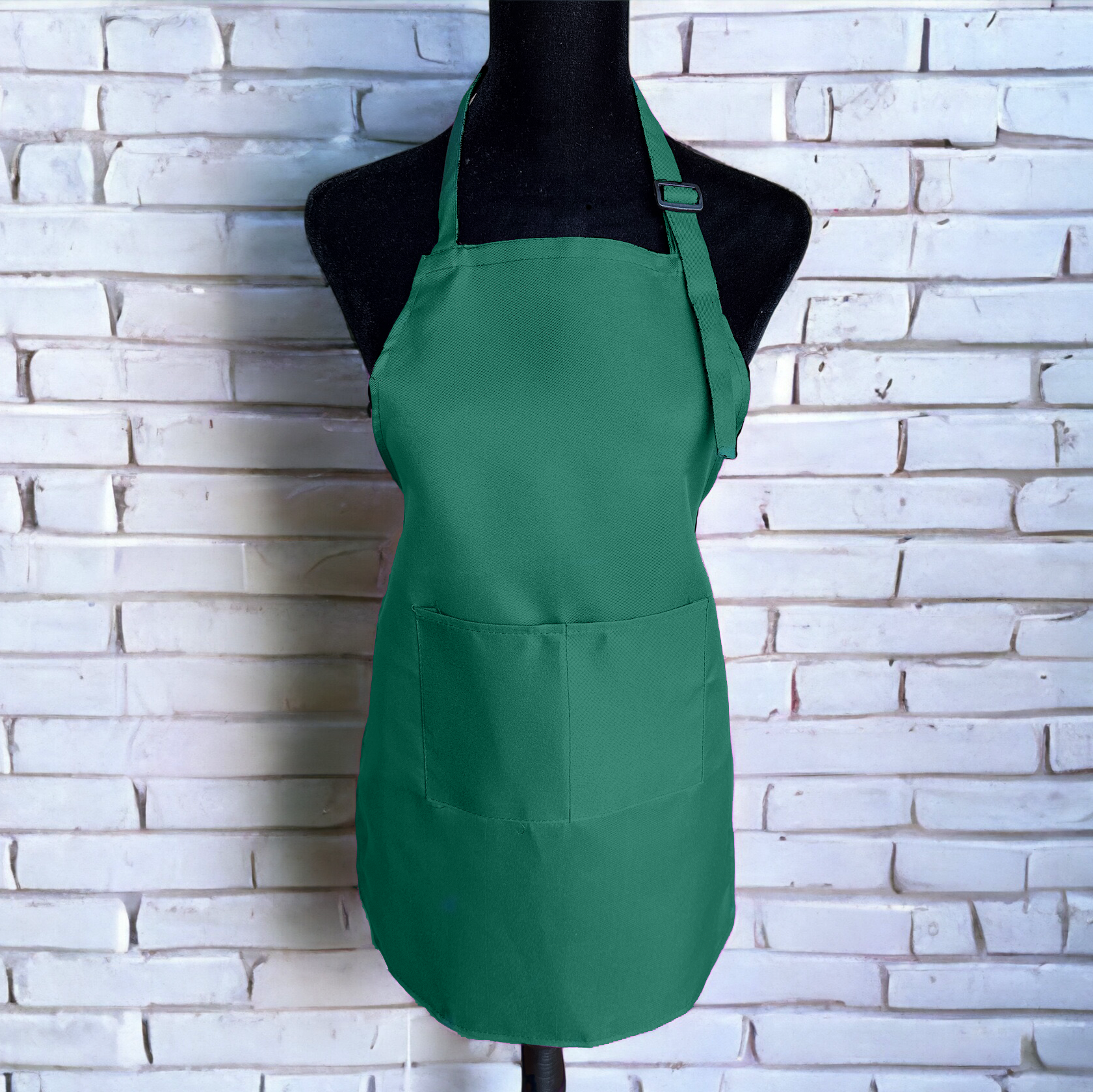 Dark green apron.png