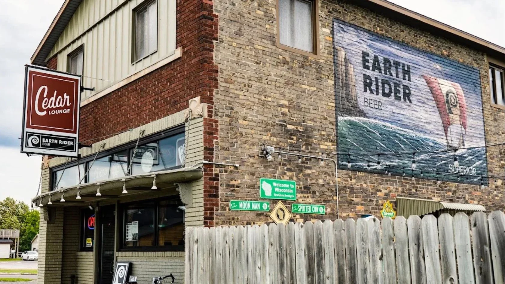 SUPERIOR, WI - Earth Rider Brewery w/ Agnes Uncaged &amp; Sophie Hiroko