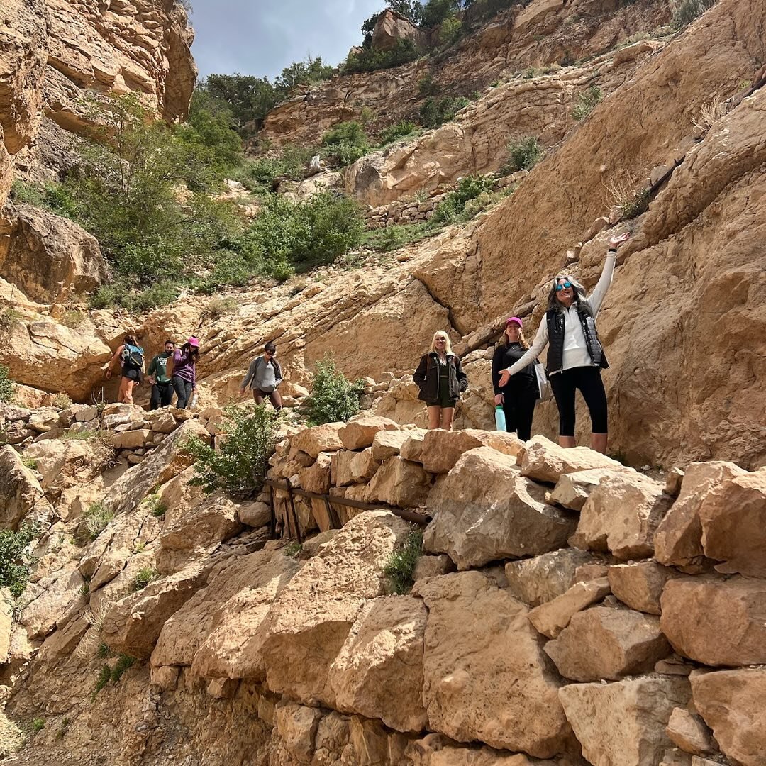 Take a lesson from the FOMO you&rsquo;re feeling right now seeing how incredible our Sedona retreat led by Amber Cook-Green was and reserve your spot for Paul&rsquo;s 2025 England Retreat! #nofomo
.
.
.
⭐️English Countryside Retreat
🧘Led by @paulwit