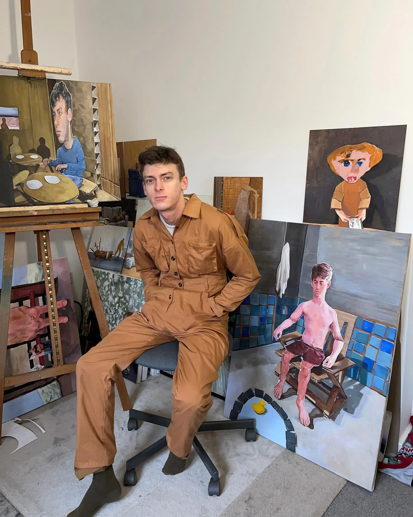 Announcing &lsquo;Flat Life&rsquo;, a new exhibition by London-based figurative artist Tom Mead. 

Exploring nostalgia, saudade, and the fragile line between innocence and adulthood through painted miniature sets and constructed scenes.

Opening rece