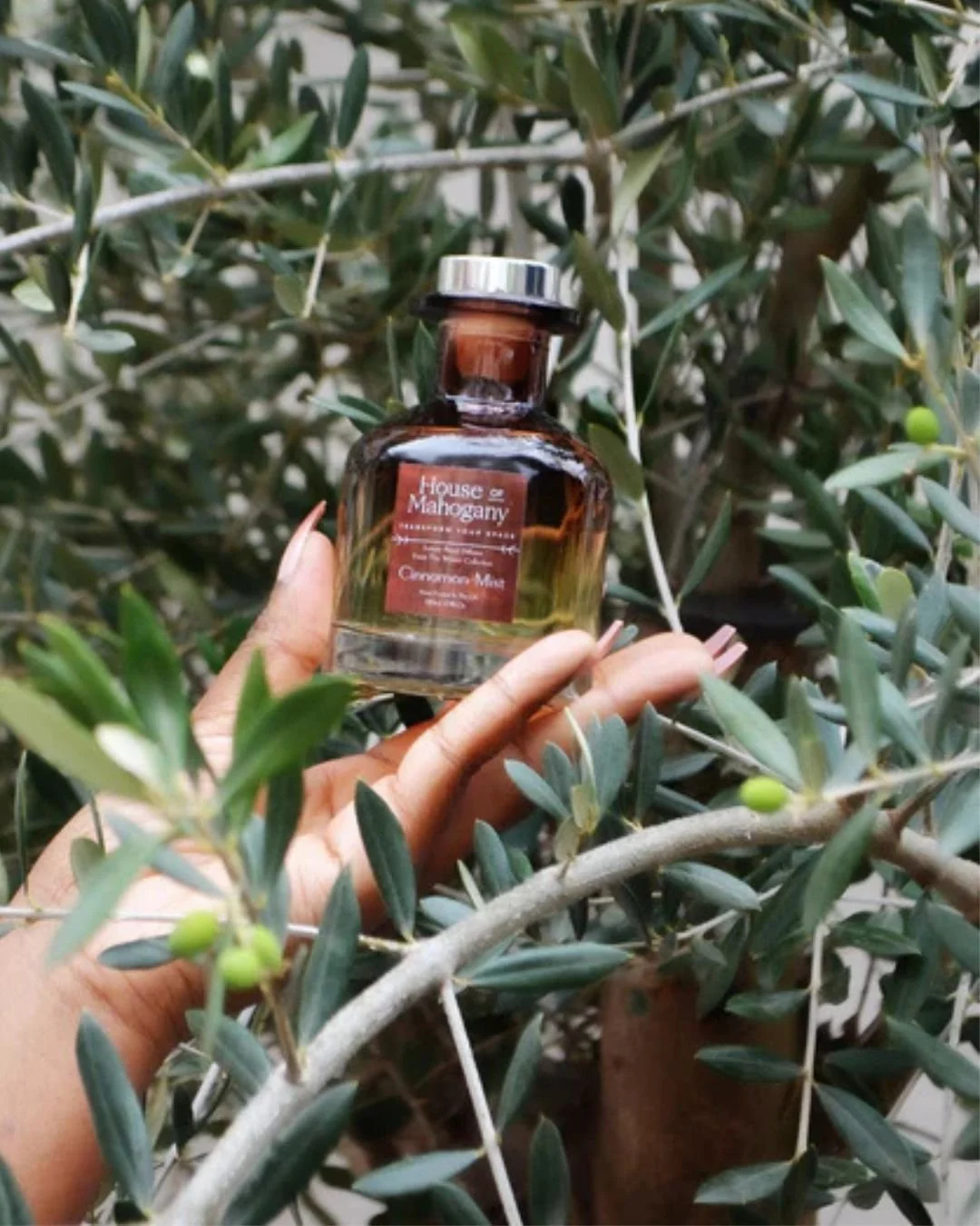 Candlemakers in residence House of Mahogany will be guiding us through blending fragrances and pouring candles at their two relaxed workshop sessions this Sunday. 

 #Guildford #surrey #candlemaking #art