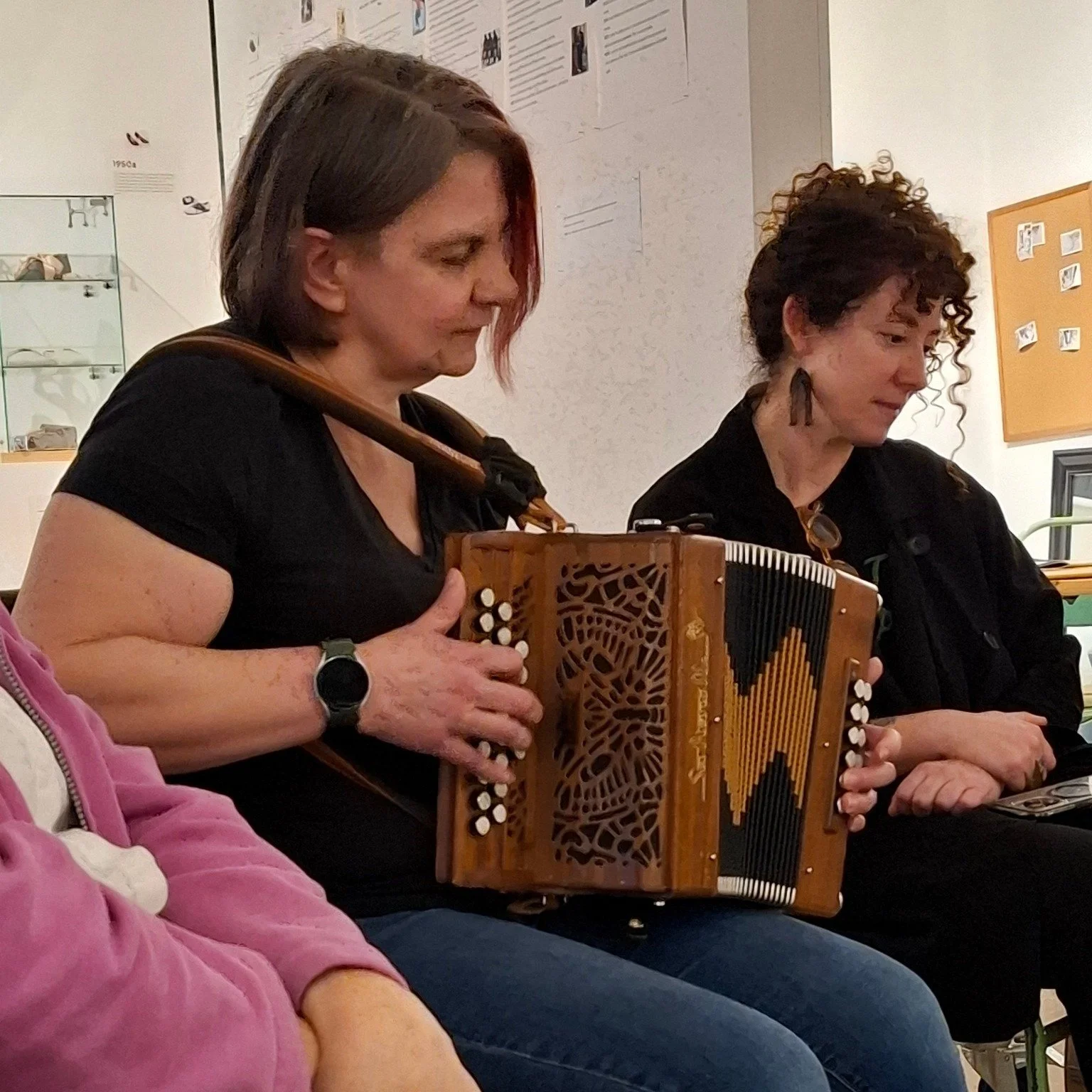 Guildford Folk Club are keeping folk traditions of storytelling, singing and playing alive at their monthly meet-up groups the first Wednesday each month. Come along next Weds 1st April from 7.30pm and take part in this thriving, lively get-together.