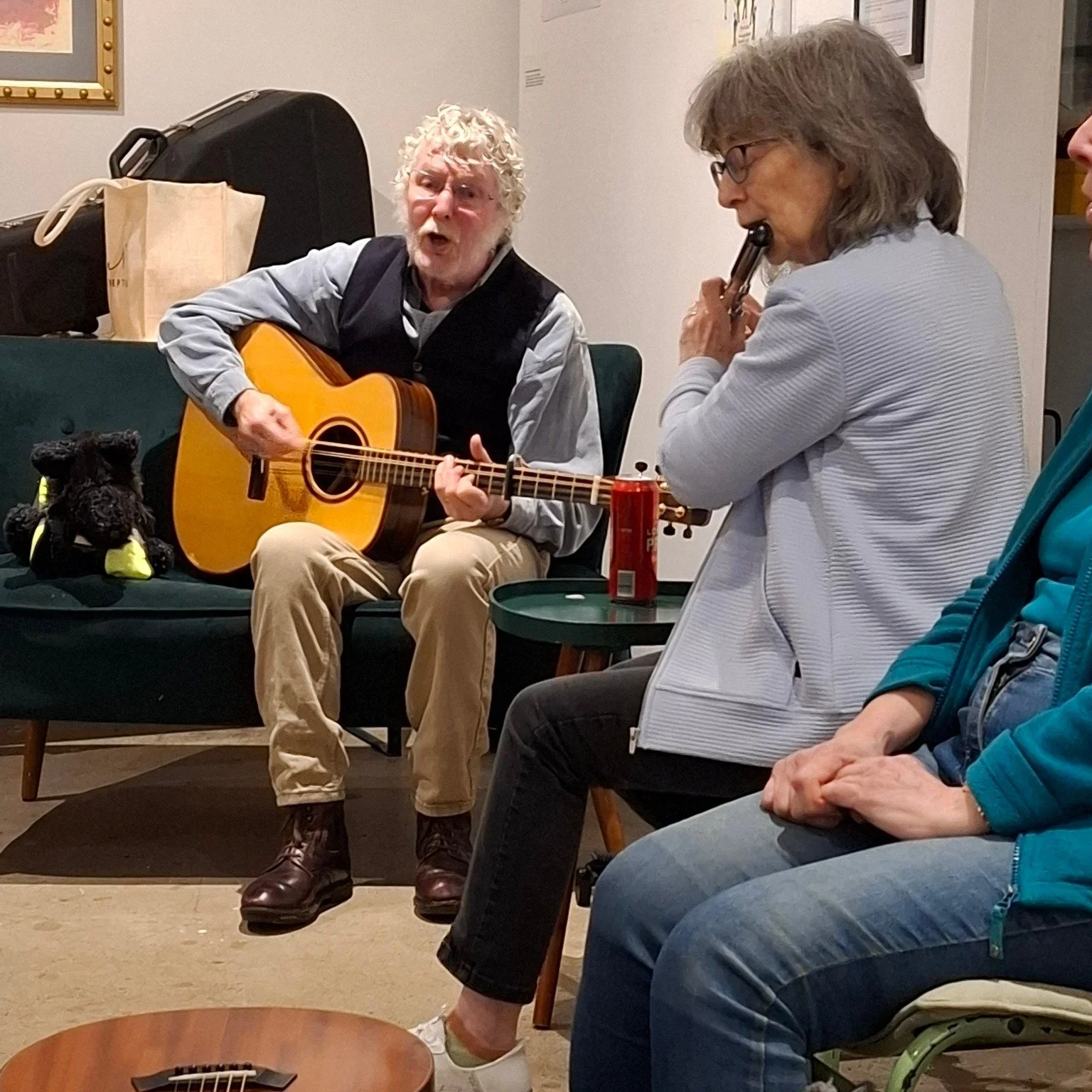 Tonight marks the 3rd Guildford Folk Club at New House! 
⚡️
Bring along your voice, an instrument or a listening ear and help keep folk traditions live and thrive 7.30-10.30pm. 
🌱
 #folkclub #Guildford #surrey