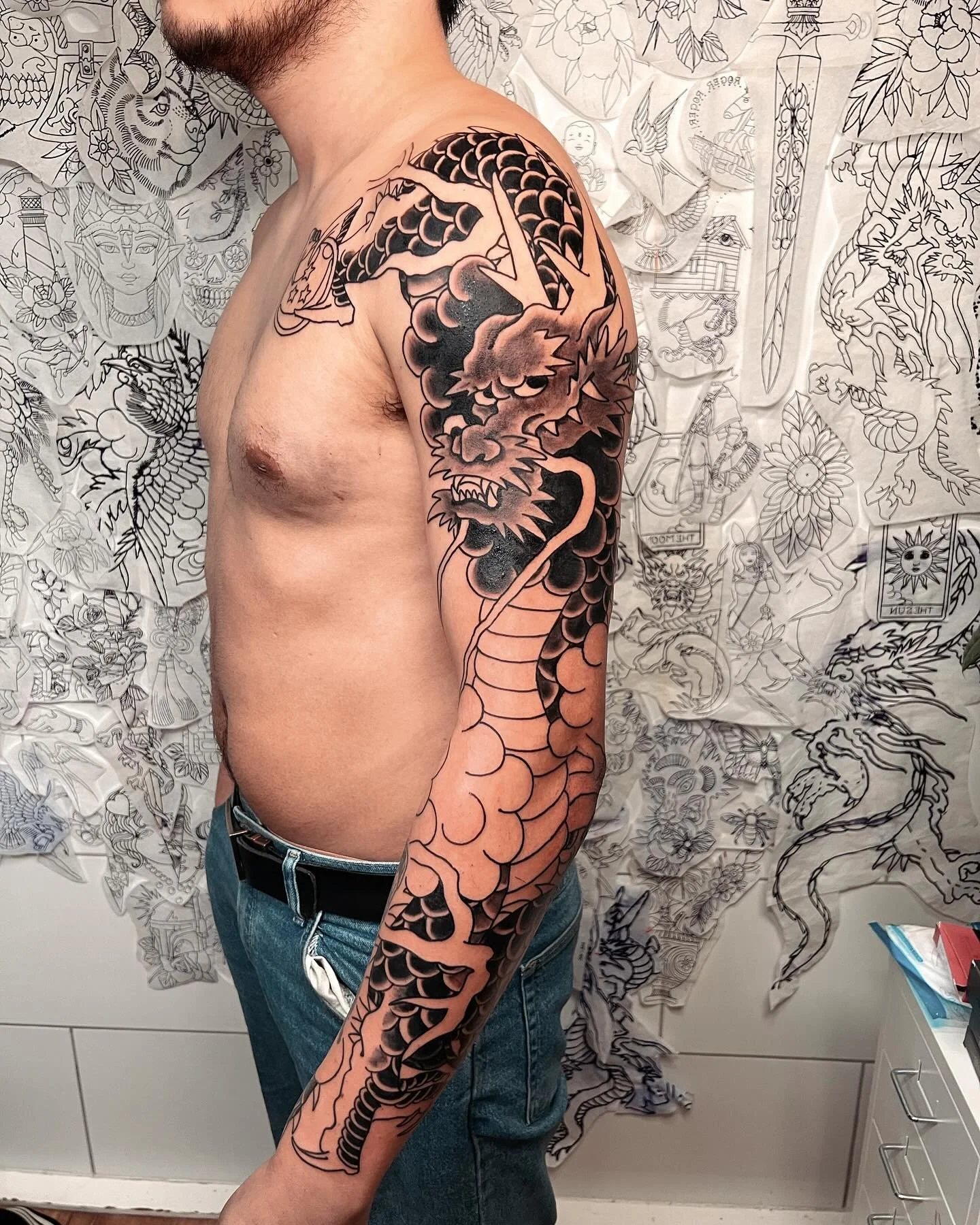 ✨ Summoning Shenron! ✨

Kicked off this epic Shenron piece from Dragon Ball on the powerhouse Maddox! Yes, this was all done in one sitting 💪🔥 Huge thanks, my friend, for the trust and the chance to bring this legendary dragon to life.

What makes 