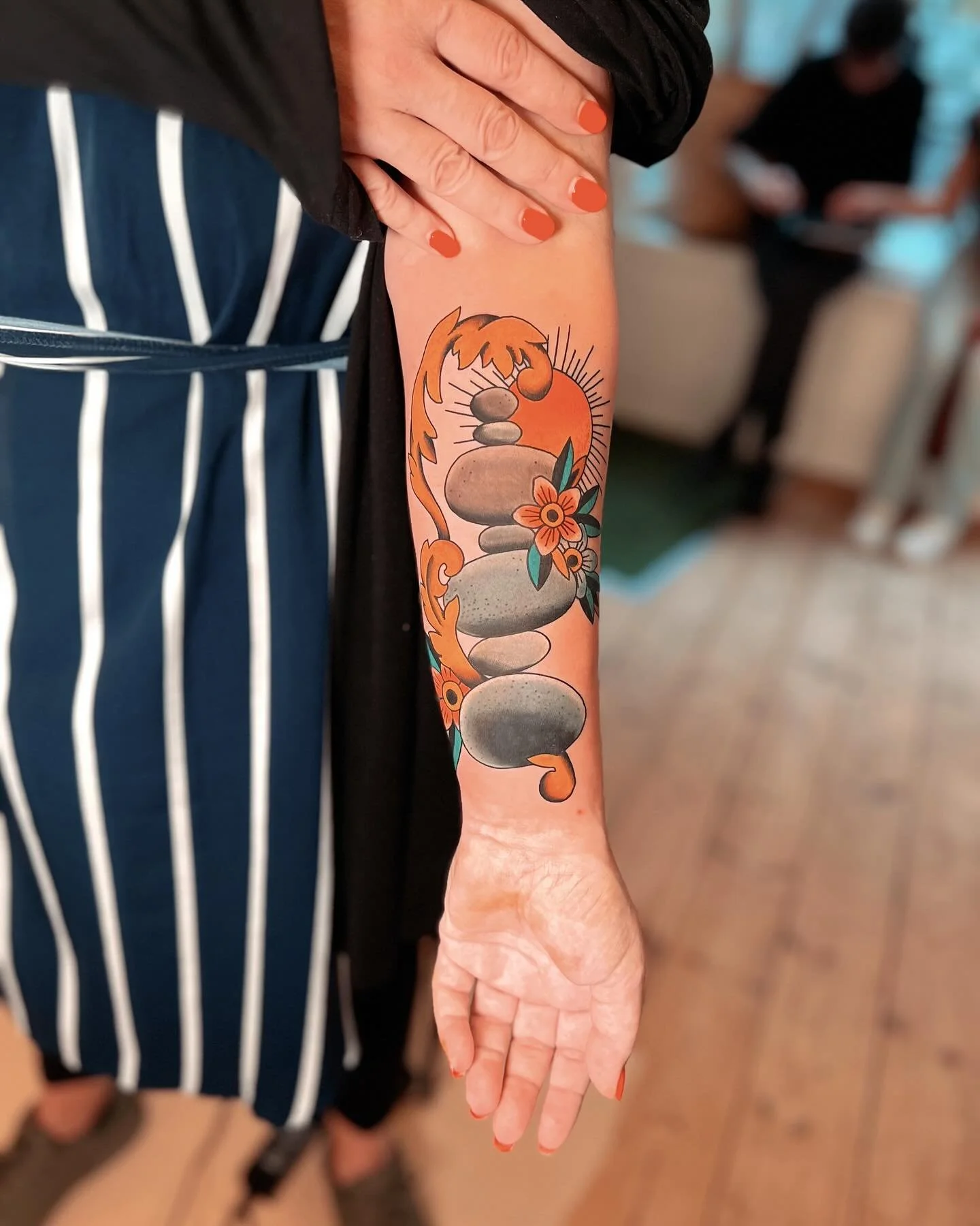 🪨Cover-up Monday! 🪨

Cover-up Monday for the amazing Yolanda! We transformed her old tattoo into a beautiful and meaningful design of balancing rocks&mdash;a heartfelt memento for her and her son. 🖤

This session was more than just a tattoo; it wa