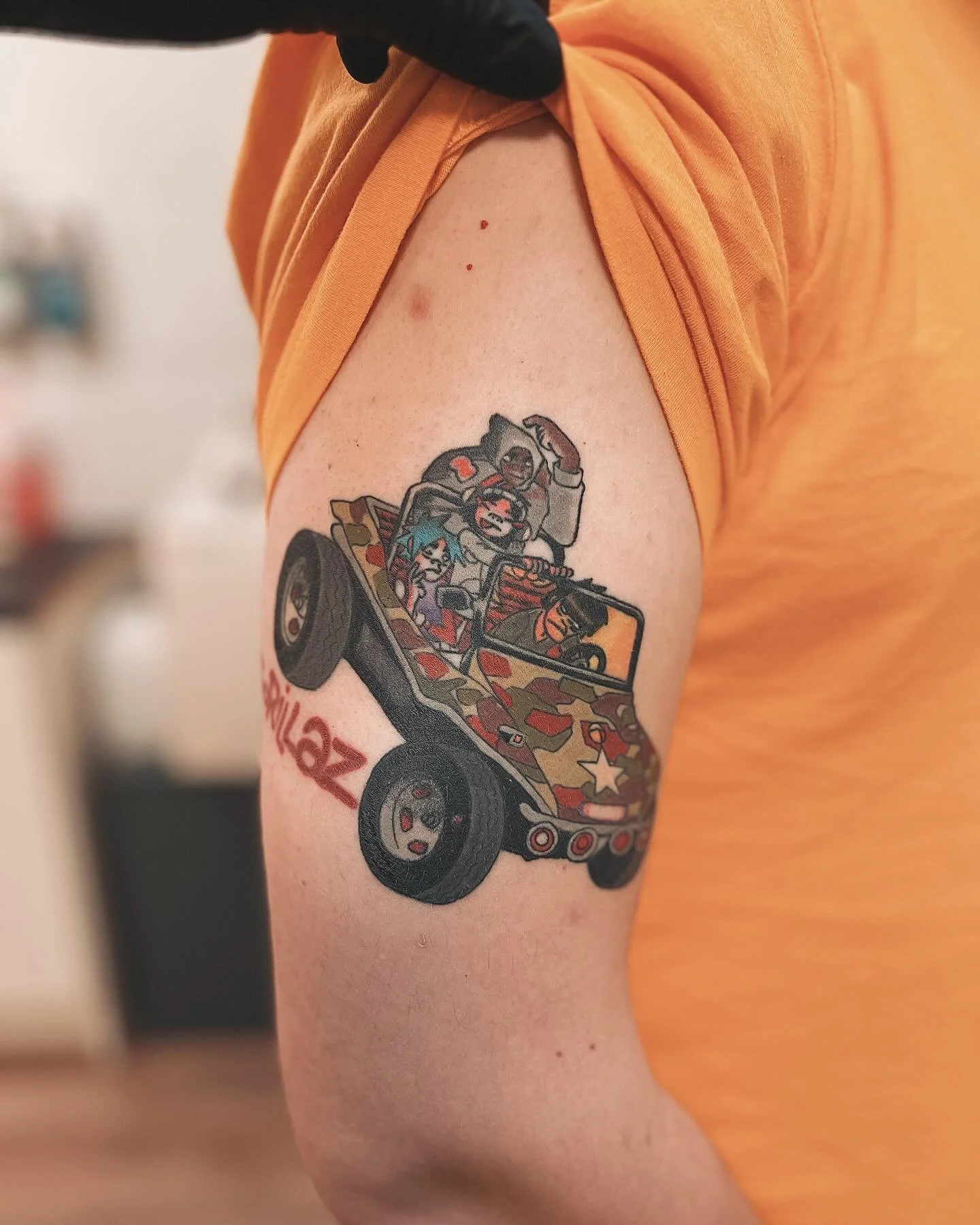 Here&rsquo;s a glimpse of Frank&rsquo;s tattoo collection, which he started a few months ago as a tribute to his favorite bands 🎶. So far, it&rsquo;s been an absolute blast to work on (and I&rsquo;m really hoping he has more favorite bands so we can