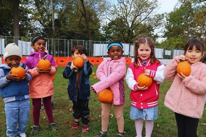 Pumpkin picking anyone? 👀🎃 Swipe to pick some pumpkins with our Burke Foundation Early Childhood students and staff! ➡️✨