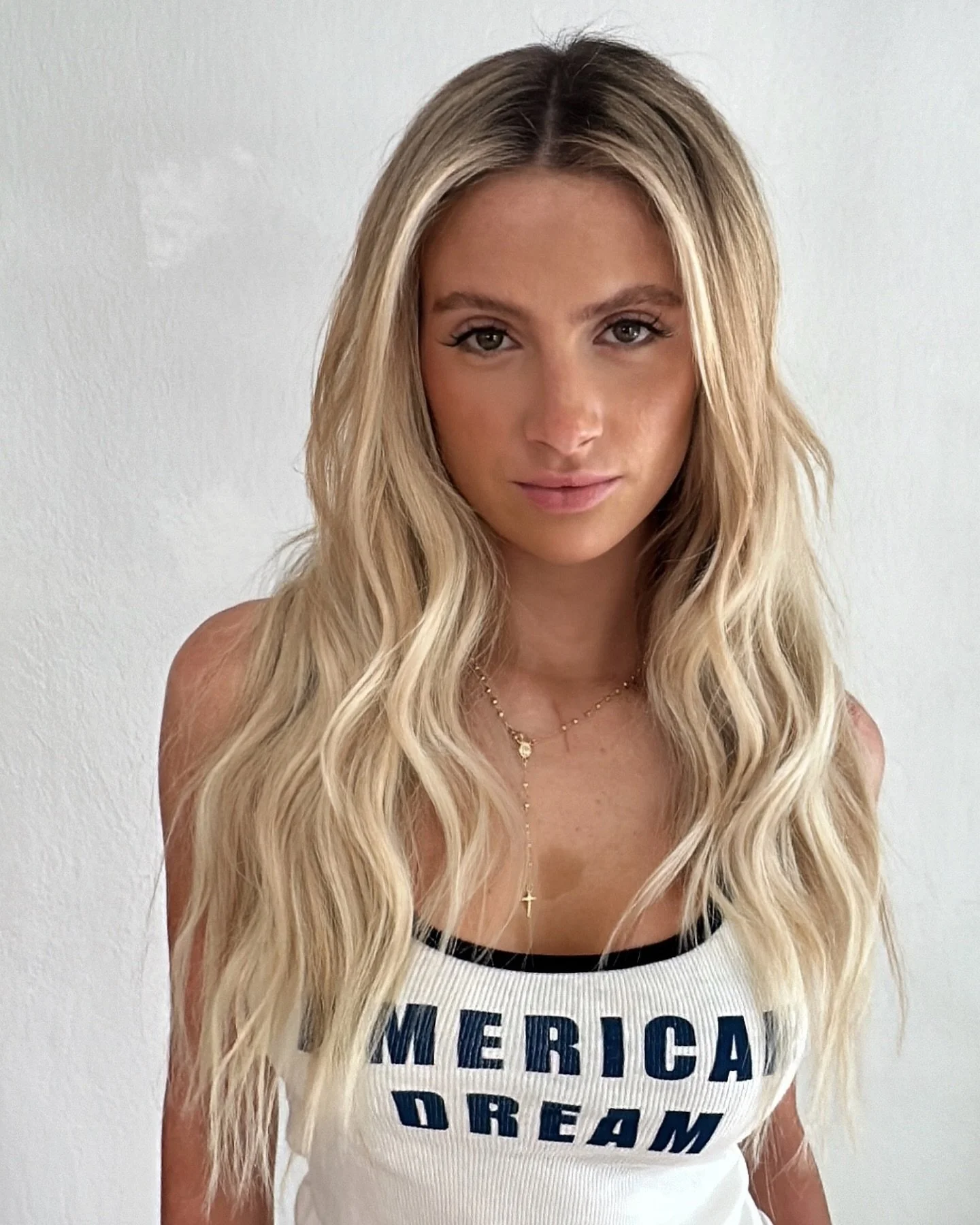 Lived in Beach Blonde 🤍 you can still be super bright and have a lived in look.  Her grow out will be beautiful and just get better! 

She has 2 rows of 22&rdquo; handtied extensions @easihairpro 

#beachblondehair #blondehairinspo #beachblonde #blo